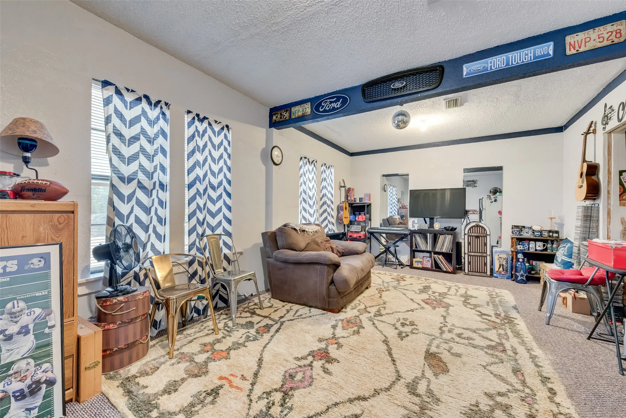 Single Family Residence For Sale in Ellis County , 2308 Louise Lane, Ennis, Texas 75119, 4 Bedroom, 3 Bathroom, Garage spaces, 2,666 Sqft, built in 1972, Preowned, mls#21089894, Real Estate Agent in Ennis, Homes For Sale in Ellis county, Homes For Sale in Ennis, Realtor in Ennis Texas, Real Estate Brokerage Independent Realty Texas, Luminita Cordes Realtor