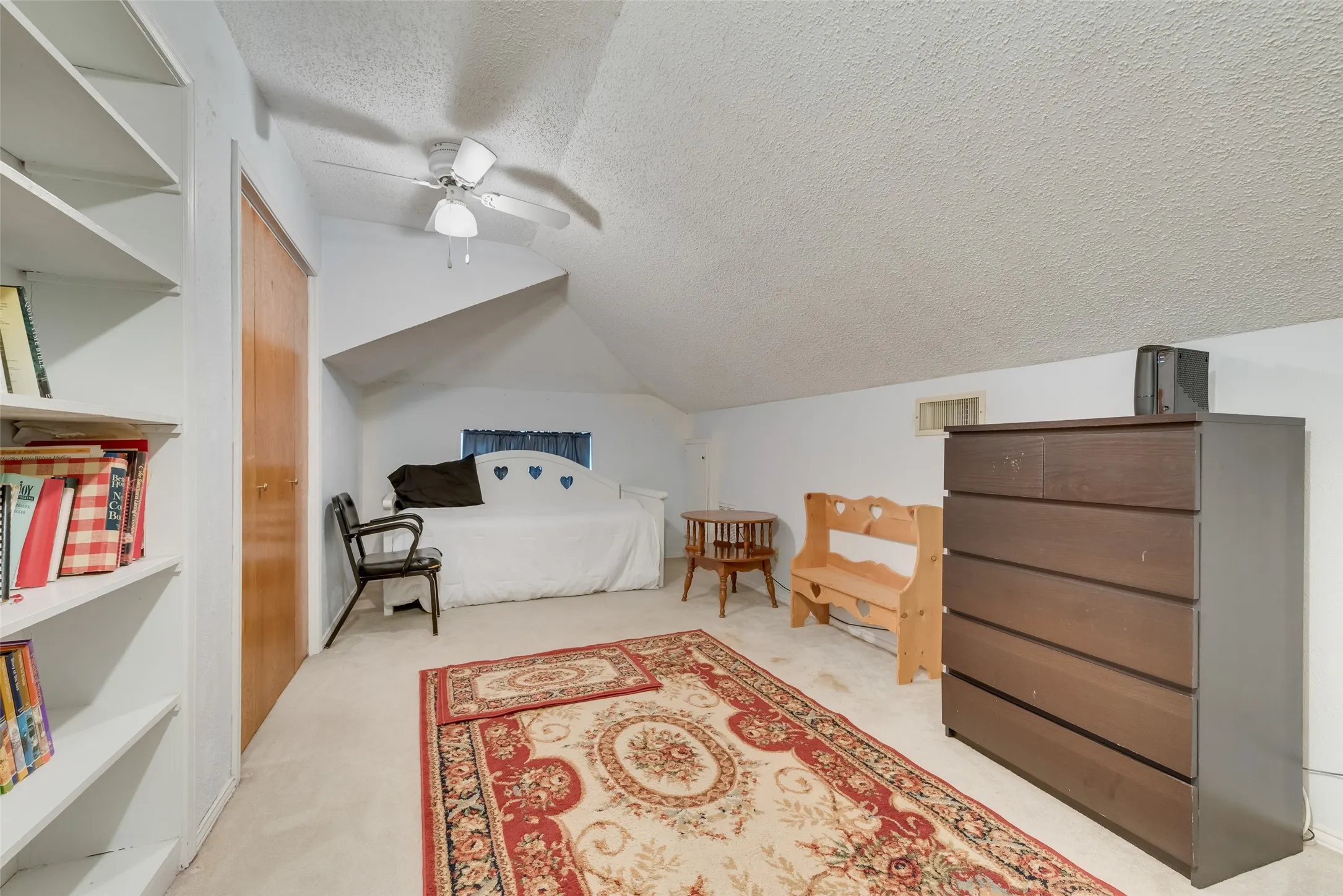 Single Family Residence For Sale in Ellis County , 2308 Louise Lane, Ennis, Texas 75119, 4 Bedroom, 3 Bathroom, Garage spaces, 2,666 Sqft, built in 1972, Preowned, mls#21089894, Real Estate Agent in Ennis, Homes For Sale in Ellis county, Homes For Sale in Ennis, Realtor in Ennis Texas, Real Estate Brokerage Independent Realty Texas, Luminita Cordes Realtor