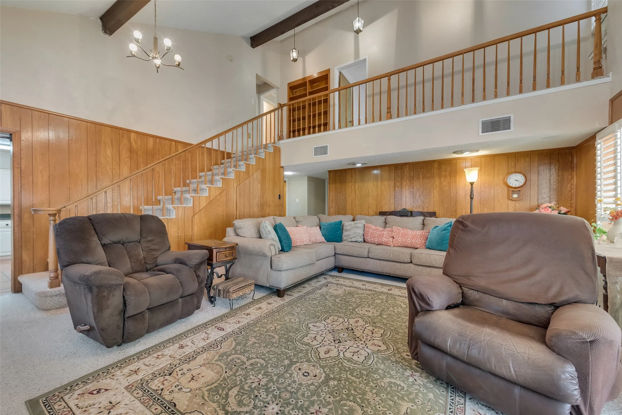 Single Family Residence For Sale in Ellis County , 2308 Louise Lane, Ennis, Texas 75119, 4 Bedroom, 3 Bathroom, Garage spaces, 2,666 Sqft, built in 1972, Preowned, mls#21089894, Real Estate Agent in Ennis, Homes For Sale in Ellis county, Homes For Sale in Ennis, Realtor in Ennis Texas, Real Estate Brokerage Independent Realty Texas, Luminita Cordes Realtor