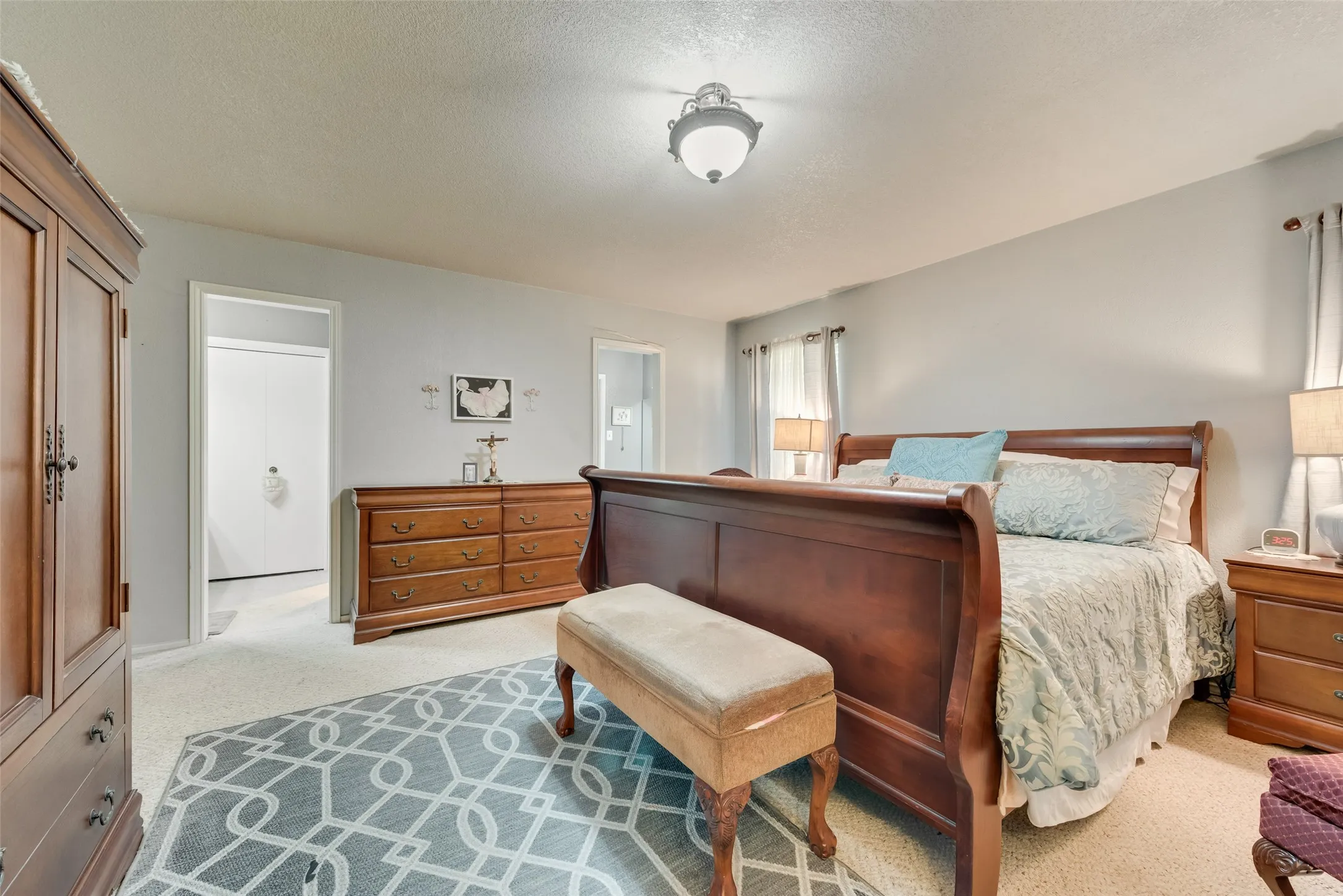 Single Family Residence For Sale in Ellis County , 2308 Louise Lane, Ennis, Texas 75119, 4 Bedroom, 3 Bathroom, Garage spaces, 2,666 Sqft, built in 1972, Preowned, mls#21089894, Real Estate Agent in Ennis, Homes For Sale in Ellis county, Homes For Sale in Ennis, Realtor in Ennis Texas, Real Estate Brokerage Independent Realty Texas, Luminita Cordes Realtor