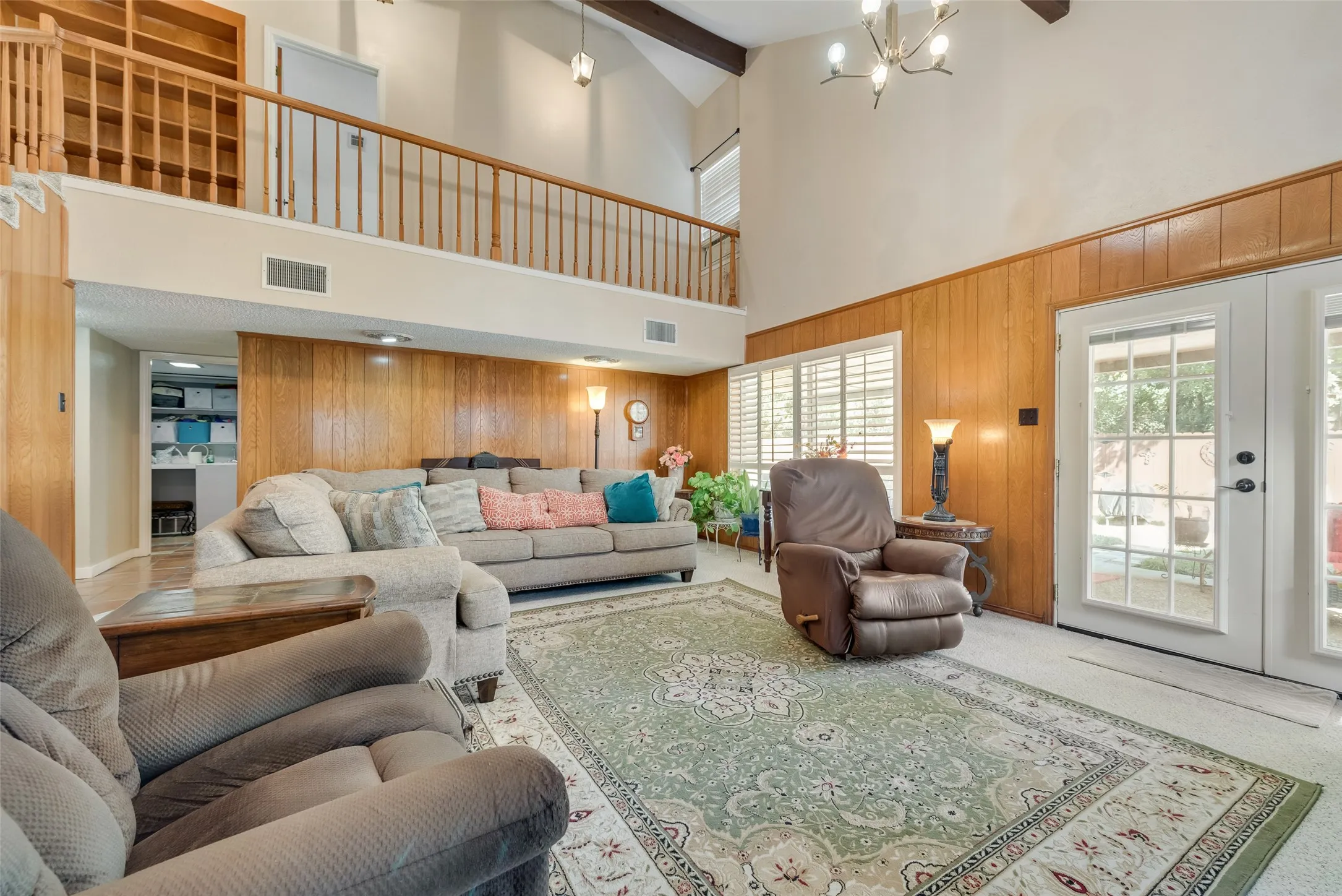 Single Family Residence For Sale in Ellis County , 2308 Louise Lane, Ennis, Texas 75119, 4 Bedroom, 3 Bathroom, Garage spaces, 2,666 Sqft, built in 1972, Preowned, mls#21089894, Real Estate Agent in Ennis, Homes For Sale in Ellis county, Homes For Sale in Ennis, Realtor in Ennis Texas, Real Estate Brokerage Independent Realty Texas, Luminita Cordes Realtor