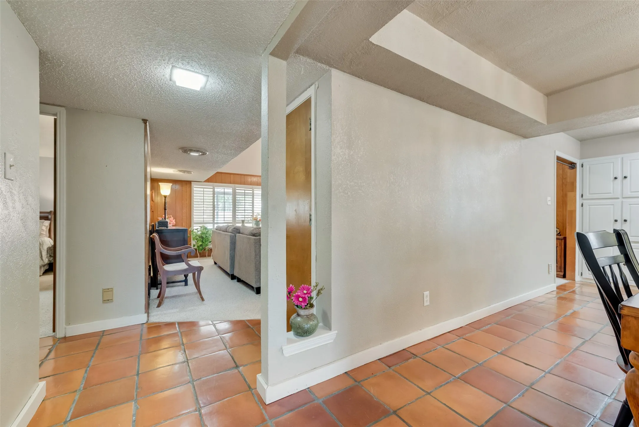 Single Family Residence For Sale in Ellis County , 2308 Louise Lane, Ennis, Texas 75119, 4 Bedroom, 3 Bathroom, Garage spaces, 2,666 Sqft, built in 1972, Preowned, mls#21089894, Real Estate Agent in Ennis, Homes For Sale in Ellis county, Homes For Sale in Ennis, Realtor in Ennis Texas, Real Estate Brokerage Independent Realty Texas, Luminita Cordes Realtor