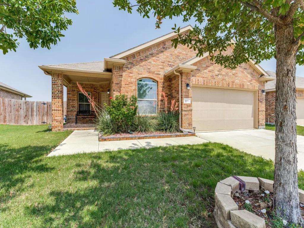 Single Family Residence For Sale in Tarrant County , 461 Creek Terrace Drive, Saginaw, Texas 76131, 3 Bedroom, 2 Bathroom, 2 Garage spaces, 1,813 Sqft, built in 2017, Preowned, mls#21090610, Real Estate Agent in Saginaw, Homes For Sale in Tarrant county, Homes For Sale in Saginaw, Realtor in Saginaw Texas, Real Estate Brokerage Independent Realty Texas, Luminita Cordes Realtor