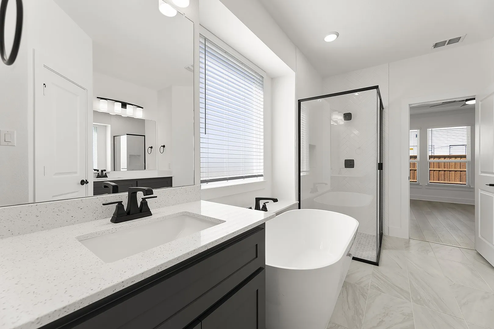 20. 1322 Comal - Bath (3)