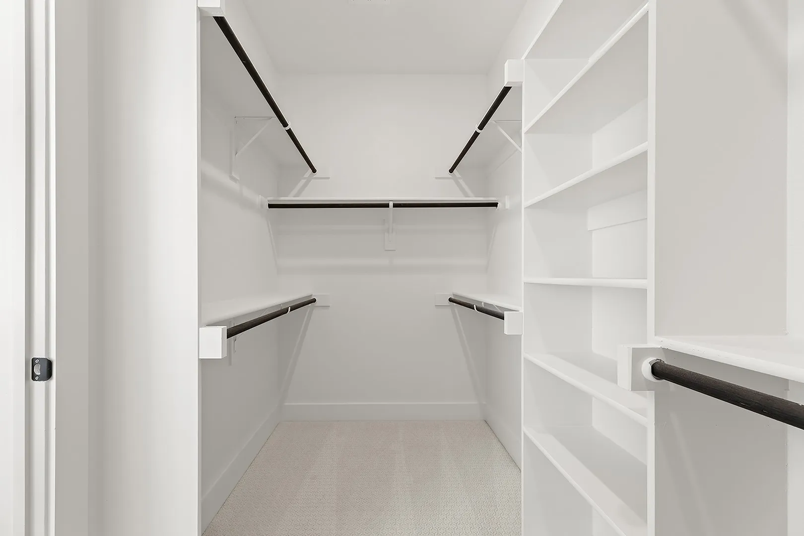 22. 1322 Comal - Closet