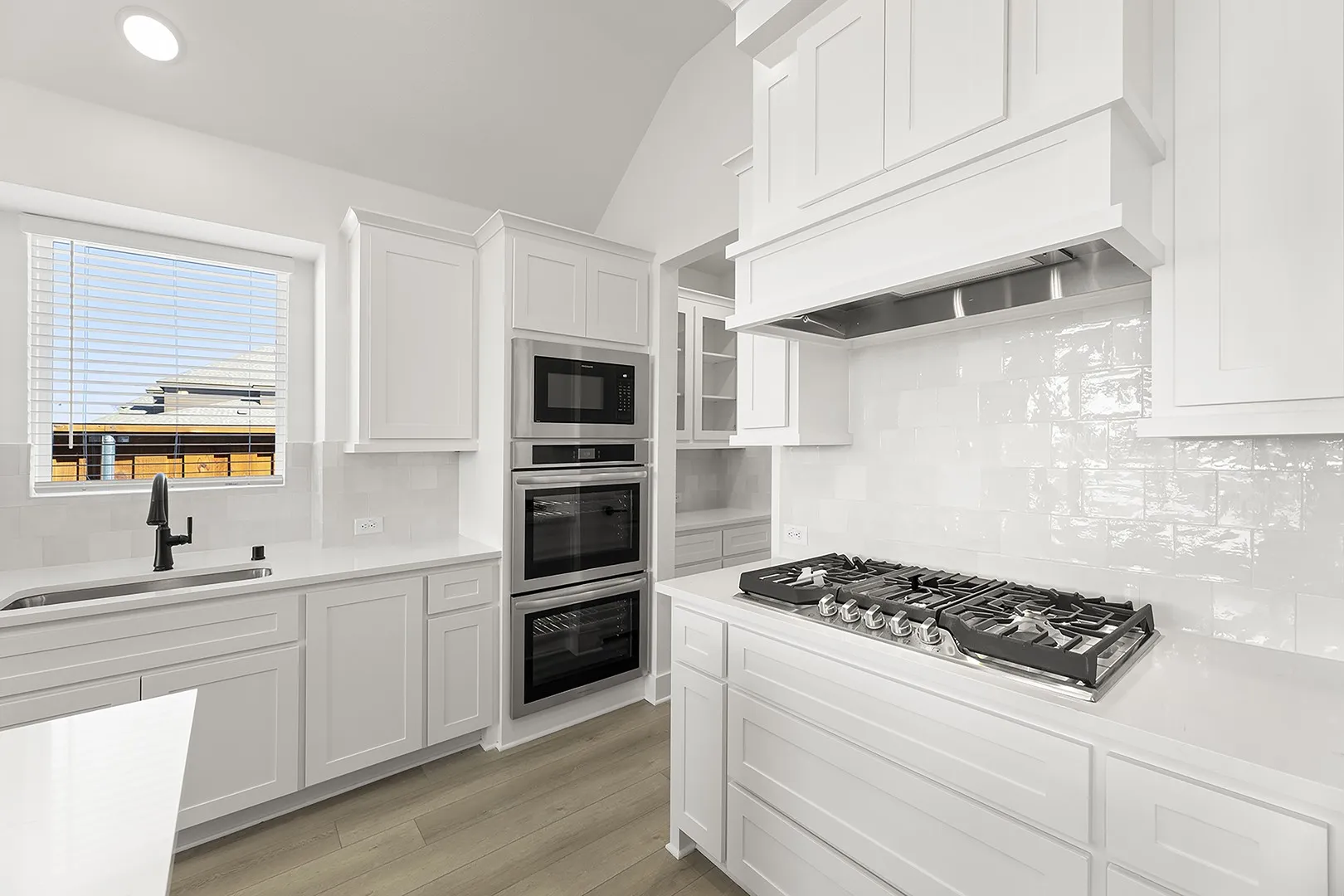 13. 1322 Comal - Kitchen (4)