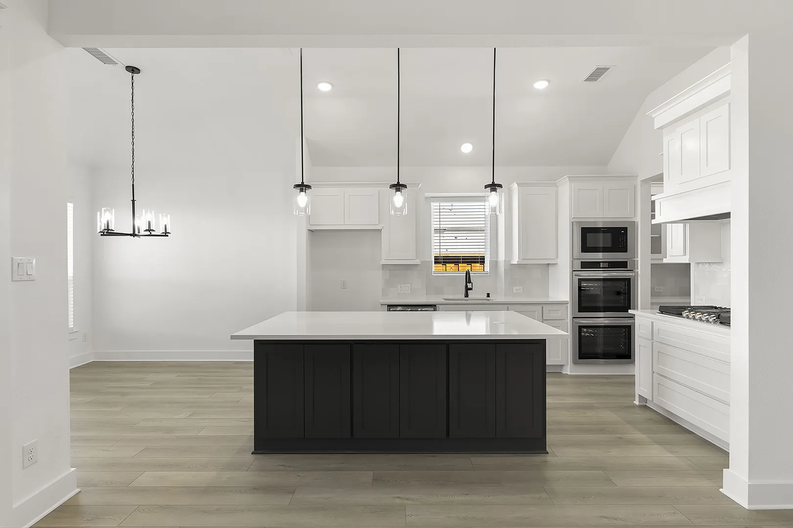 10. 1322 Comal - Kitchen
