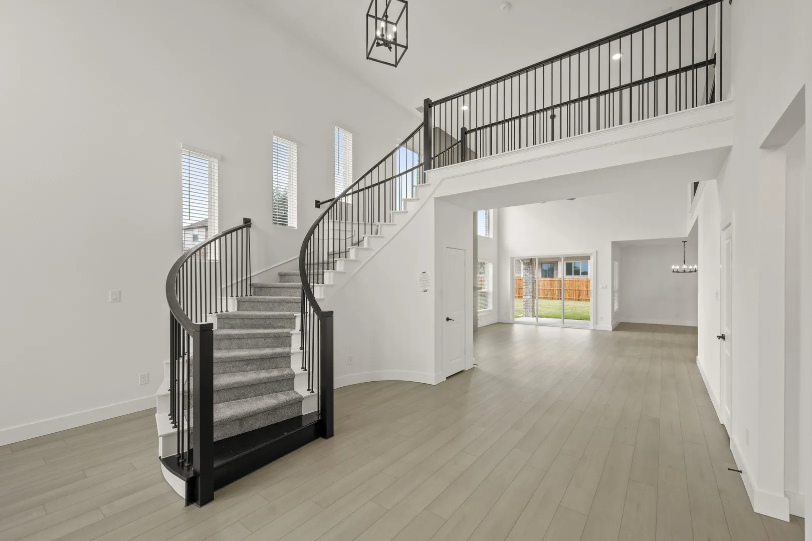405 Newpark- Foyer-2