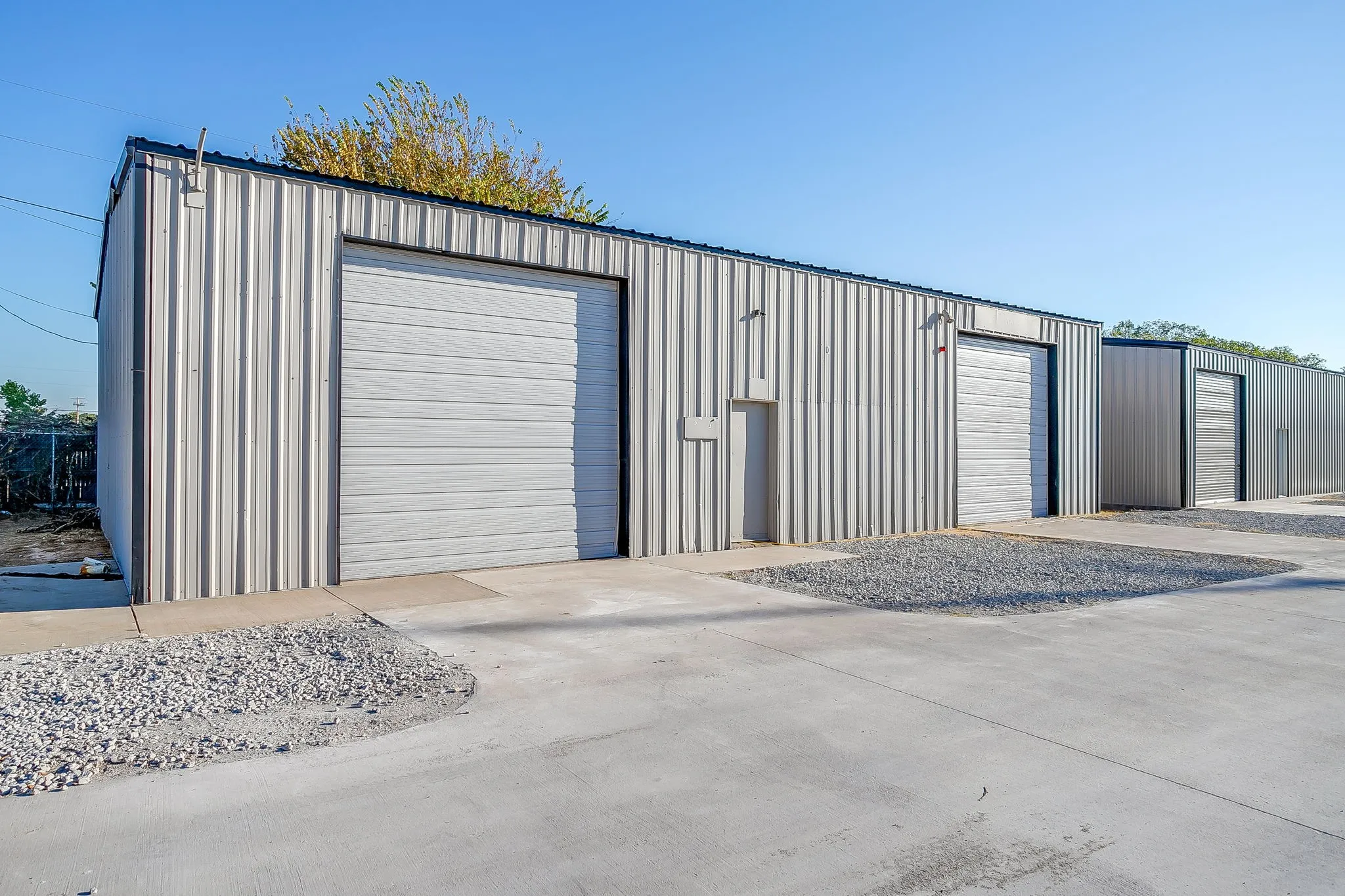 Industrial For Rent in Johnson County , 410 N Broadway Street D, Joshua, Texas 76058, 0, 0, Garage spaces, 0 Sqft, built in 1991, Preowned, Price $1,900, mls#21090637, Real Estate Agent in Joshua, Homes For Rent in Johnson county, Homes For Rent in Joshua, Realtor in Joshua Texas, Real Estate Brokerage Independent Realty Texas, Luminita Cordes Realtor