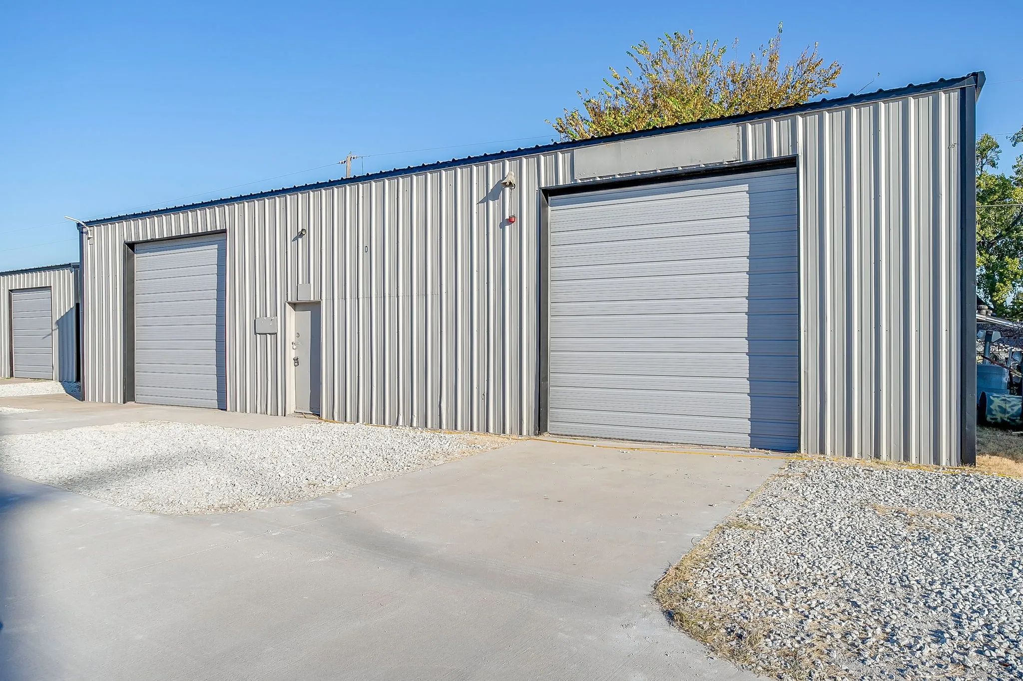 Industrial For Rent in Johnson County , 410 N Broadway Street D, Joshua, Texas 76058, 0, 0, Garage spaces, 0 Sqft, built in 1991, Preowned, Price $1,900, mls#21090637, Real Estate Agent in Joshua, Homes For Rent in Johnson county, Homes For Rent in Joshua, Realtor in Joshua Texas, Real Estate Brokerage Independent Realty Texas, Luminita Cordes Realtor