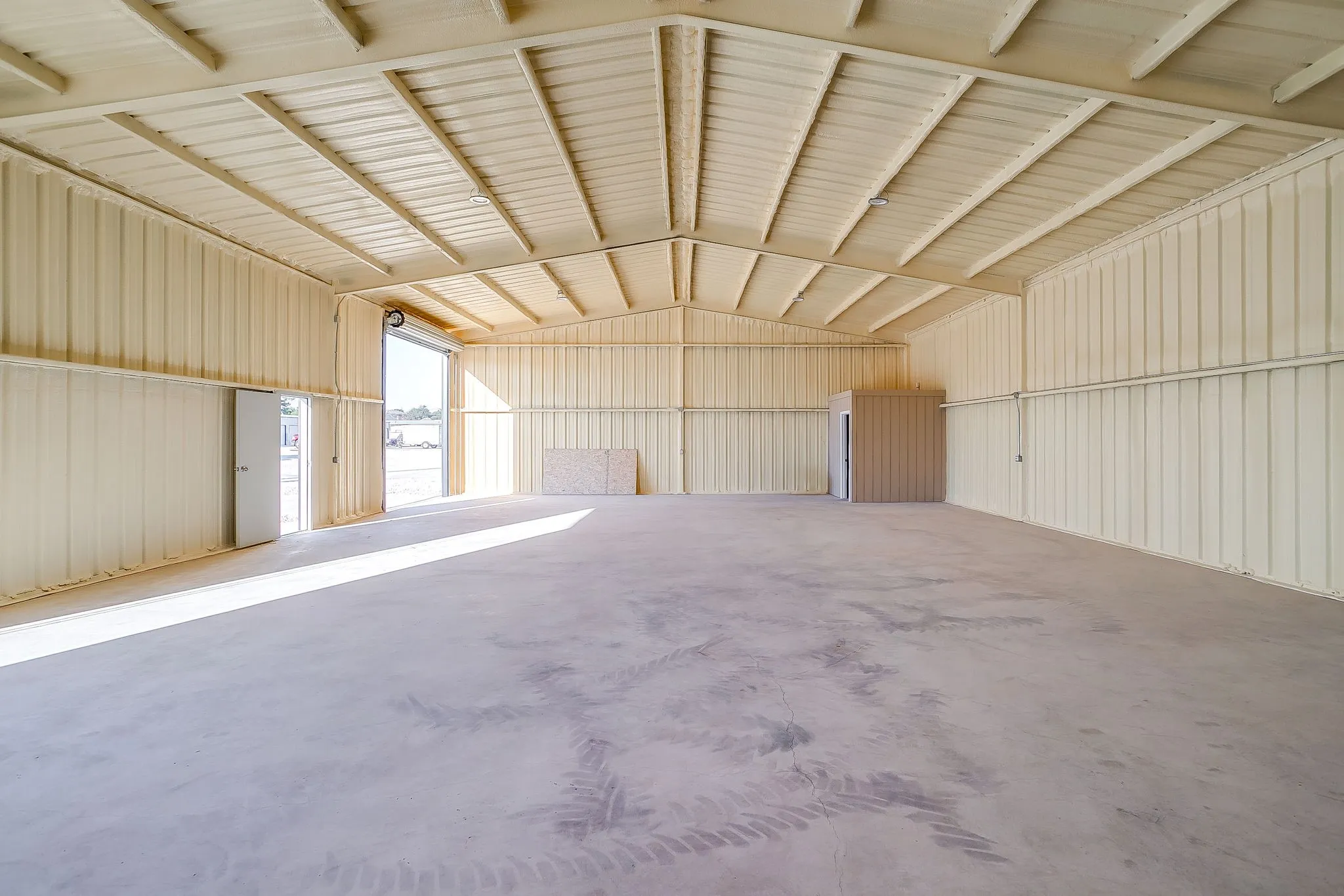 Industrial For Rent in Johnson County , 410 N Broadway Street D, Joshua, Texas 76058, 0, 0, Garage spaces, 0 Sqft, built in 1991, Preowned, Price $1,900, mls#21090637, Real Estate Agent in Joshua, Homes For Rent in Johnson county, Homes For Rent in Joshua, Realtor in Joshua Texas, Real Estate Brokerage Independent Realty Texas, Luminita Cordes Realtor