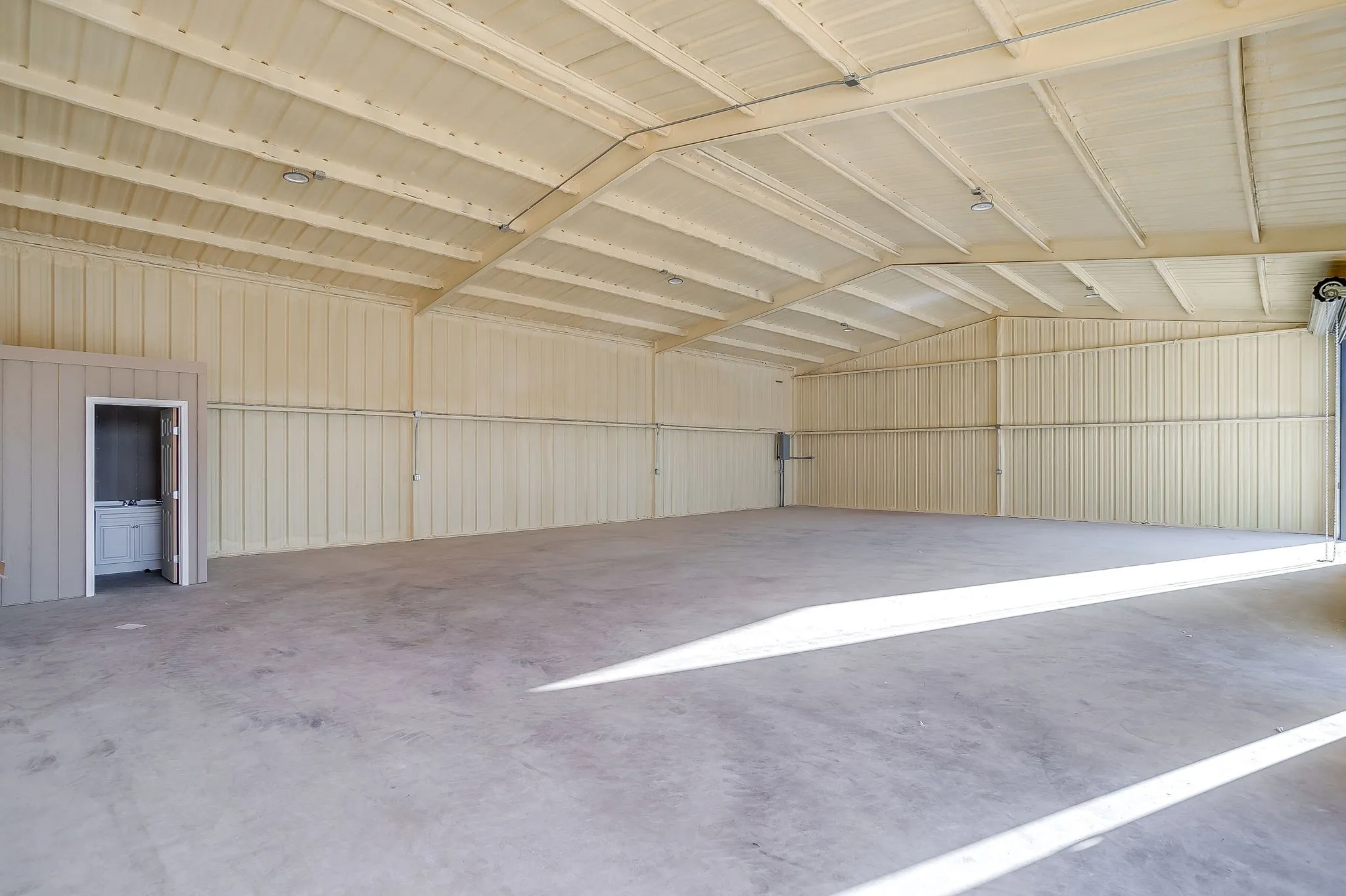Industrial For Rent in Johnson County , 410 N Broadway Street D, Joshua, Texas 76058, 0, 0, Garage spaces, 0 Sqft, built in 1991, Preowned, Price $1,900, mls#21090637, Real Estate Agent in Joshua, Homes For Rent in Johnson county, Homes For Rent in Joshua, Realtor in Joshua Texas, Real Estate Brokerage Independent Realty Texas, Luminita Cordes Realtor