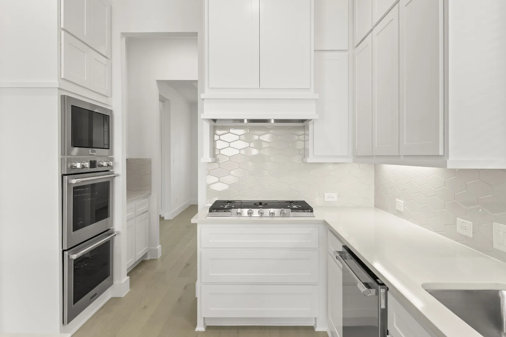 12. 4406 Rolling Springs - Kitchen (3)