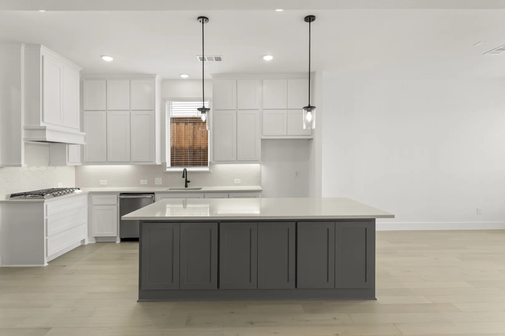 10. 4406 Rolling Springs - Kitchen