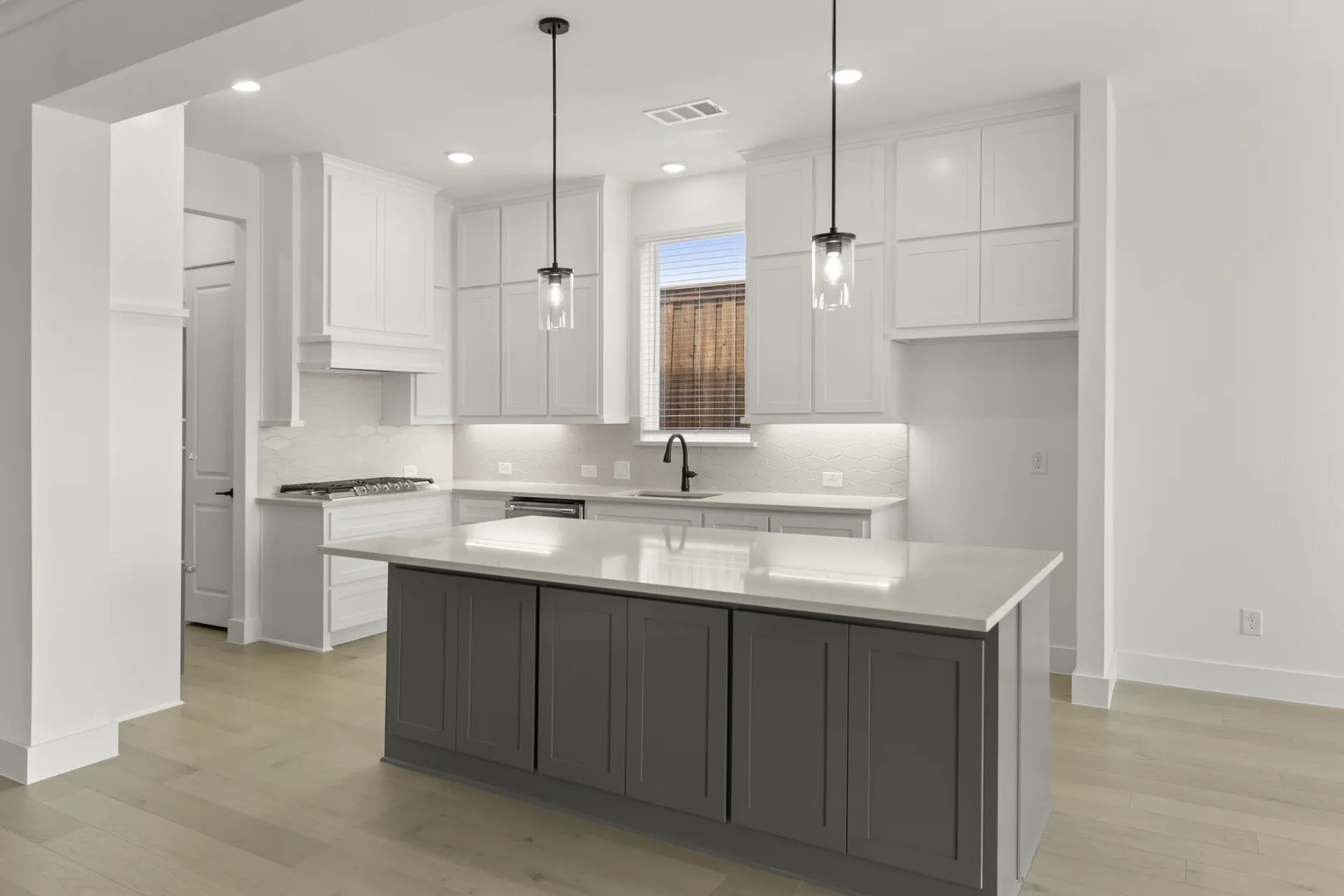11. 4406 Rolling Springs - Kitchen (2)