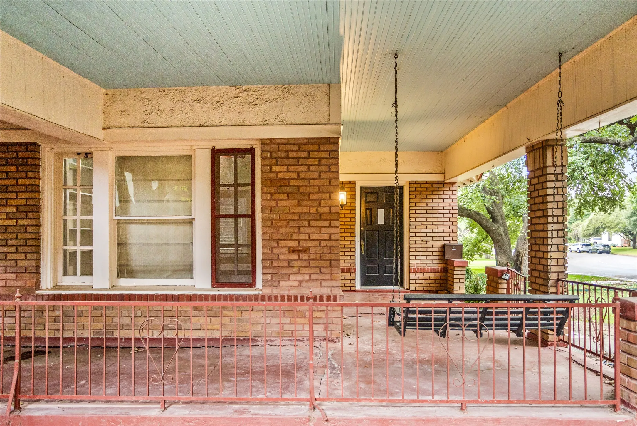 Single Family Residence For Sale in Tarrant County , 2303 Mistletoe Drive, Fort Worth, Texas 76110, 3 Bedroom, 2 Bathroom, Garage spaces, 1,817 Sqft, built in 1924, Preowned, mls#21091394, Real Estate Agent in Fort Worth, Homes For Sale in Tarrant county, Homes For Sale in Fort Worth, Realtor in Fort Worth Texas, Real Estate Brokerage Independent Realty Texas, Luminita Cordes Realtor