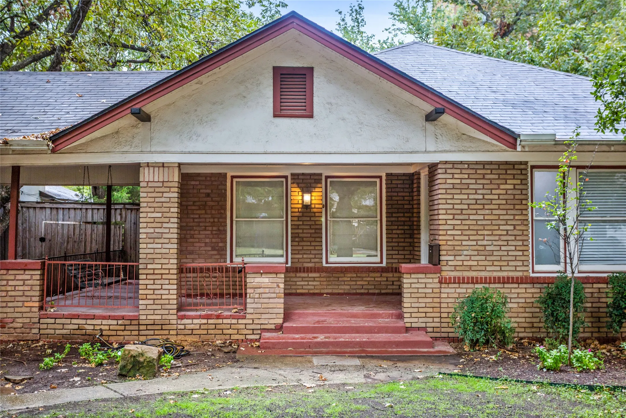 Single Family Residence For Sale in Tarrant County , 2303 Mistletoe Drive, Fort Worth, Texas 76110, 3 Bedroom, 2 Bathroom, Garage spaces, 1,817 Sqft, built in 1924, Preowned, mls#21091394, Real Estate Agent in Fort Worth, Homes For Sale in Tarrant county, Homes For Sale in Fort Worth, Realtor in Fort Worth Texas, Real Estate Brokerage Independent Realty Texas, Luminita Cordes Realtor