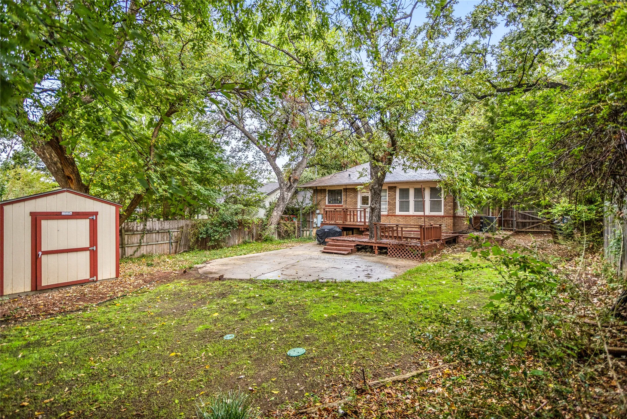 Single Family Residence For Sale in Tarrant County , 2303 Mistletoe Drive, Fort Worth, Texas 76110, 3 Bedroom, 2 Bathroom, Garage spaces, 1,817 Sqft, built in 1924, Preowned, mls#21091394, Real Estate Agent in Fort Worth, Homes For Sale in Tarrant county, Homes For Sale in Fort Worth, Realtor in Fort Worth Texas, Real Estate Brokerage Independent Realty Texas, Luminita Cordes Realtor