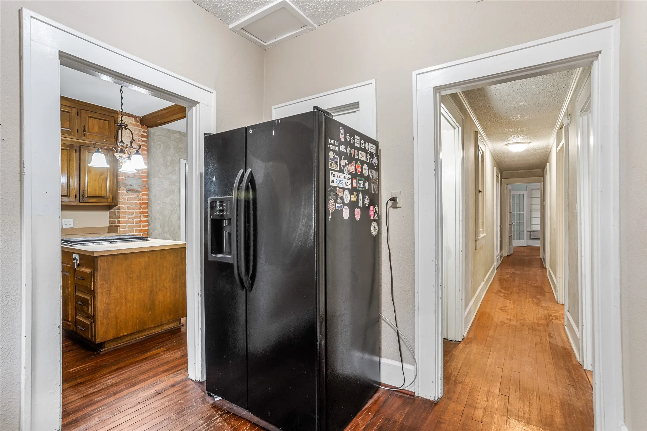 Single Family Residence For Sale in Tarrant County , 2303 Mistletoe Drive, Fort Worth, Texas 76110, 3 Bedroom, 2 Bathroom, Garage spaces, 1,817 Sqft, built in 1924, Preowned, mls#21091394, Real Estate Agent in Fort Worth, Homes For Sale in Tarrant county, Homes For Sale in Fort Worth, Realtor in Fort Worth Texas, Real Estate Brokerage Independent Realty Texas, Luminita Cordes Realtor