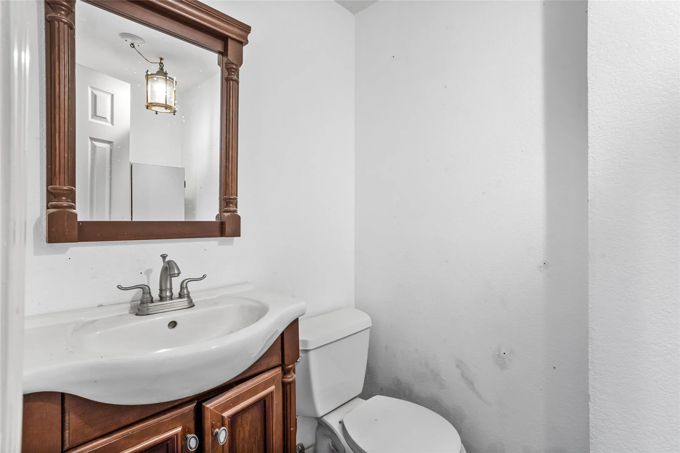 Single Family Residence For Sale in Tarrant County , 2303 Mistletoe Drive, Fort Worth, Texas 76110, 3 Bedroom, 2 Bathroom, Garage spaces, 1,817 Sqft, built in 1924, Preowned, mls#21091394, Real Estate Agent in Fort Worth, Homes For Sale in Tarrant county, Homes For Sale in Fort Worth, Realtor in Fort Worth Texas, Real Estate Brokerage Independent Realty Texas, Luminita Cordes Realtor