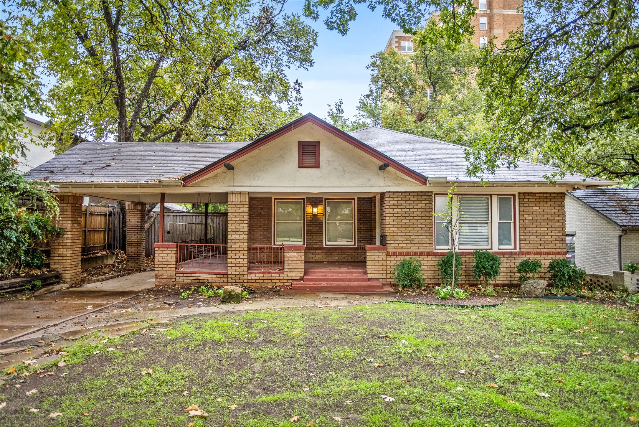 Single Family Residence For Sale in Tarrant County , 2303 Mistletoe Drive, Fort Worth, Texas 76110, 3 Bedroom, 2 Bathroom, Garage spaces, 1,817 Sqft, built in 1924, Preowned, mls#21091394, Real Estate Agent in Fort Worth, Homes For Sale in Tarrant county, Homes For Sale in Fort Worth, Realtor in Fort Worth Texas, Real Estate Brokerage Independent Realty Texas, Luminita Cordes Realtor