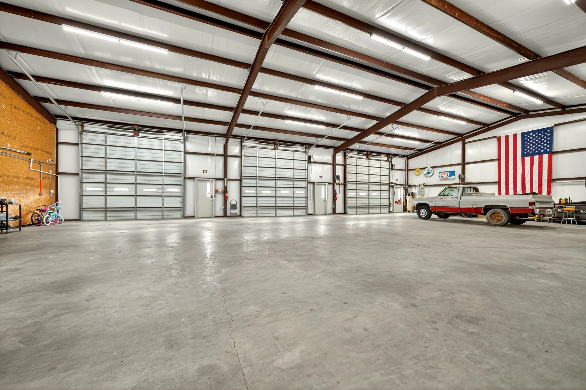 Industrial For Sale in Hunt County , 4626 County Road 2200, Greenville, Texas 75402, 0, 0, Garage spaces, 0 Sqft, built in 2016, Preowned, Price $1,650,000, mls#21091633, Real Estate Agent in Greenville, Homes For Sale in Hunt county, Homes For Sale in Greenville, Realtor in Greenville Texas, Real Estate Brokerage Independent Realty Texas, Luminita Cordes Realtor