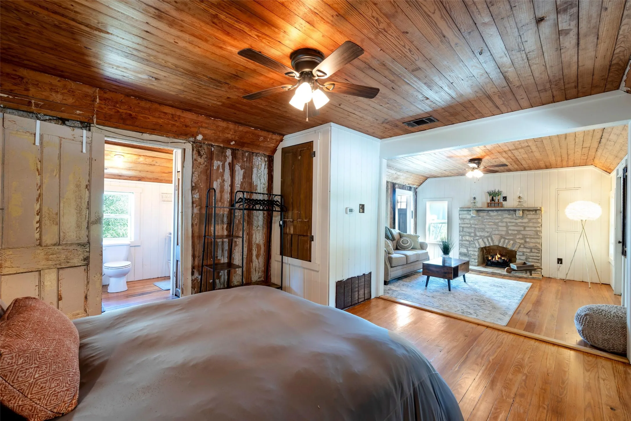 Single Family Residence For Sale in Erath County , 4658 County Road 163, Stephenville, Texas 76401, 9 Bedrooms, 14 Bathrooms, 3 Garage spaces, 9,591 Sqft, built in 2013, Preowned, Price $9,250,000, mls#21091703, Real Estate Agent in Stephenville, Homes For Sale in Erath county, Homes For Sale in Stephenville, Realtor in Stephenville Texas, Real Estate Brokerage Independent Realty Texas, Luminita Cordes Realtor
