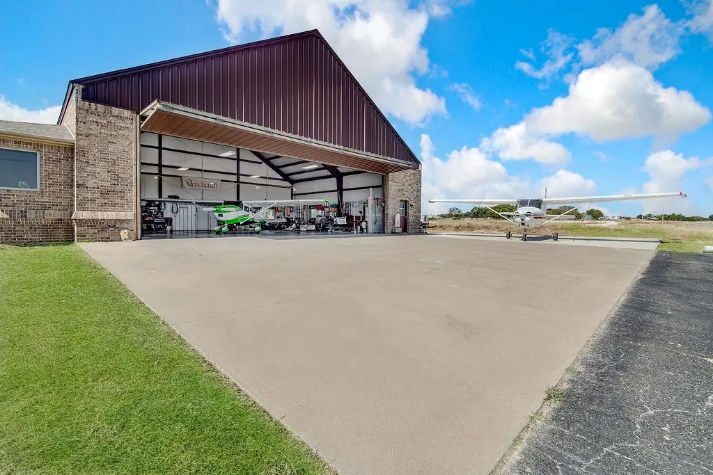 Airplane Hangar