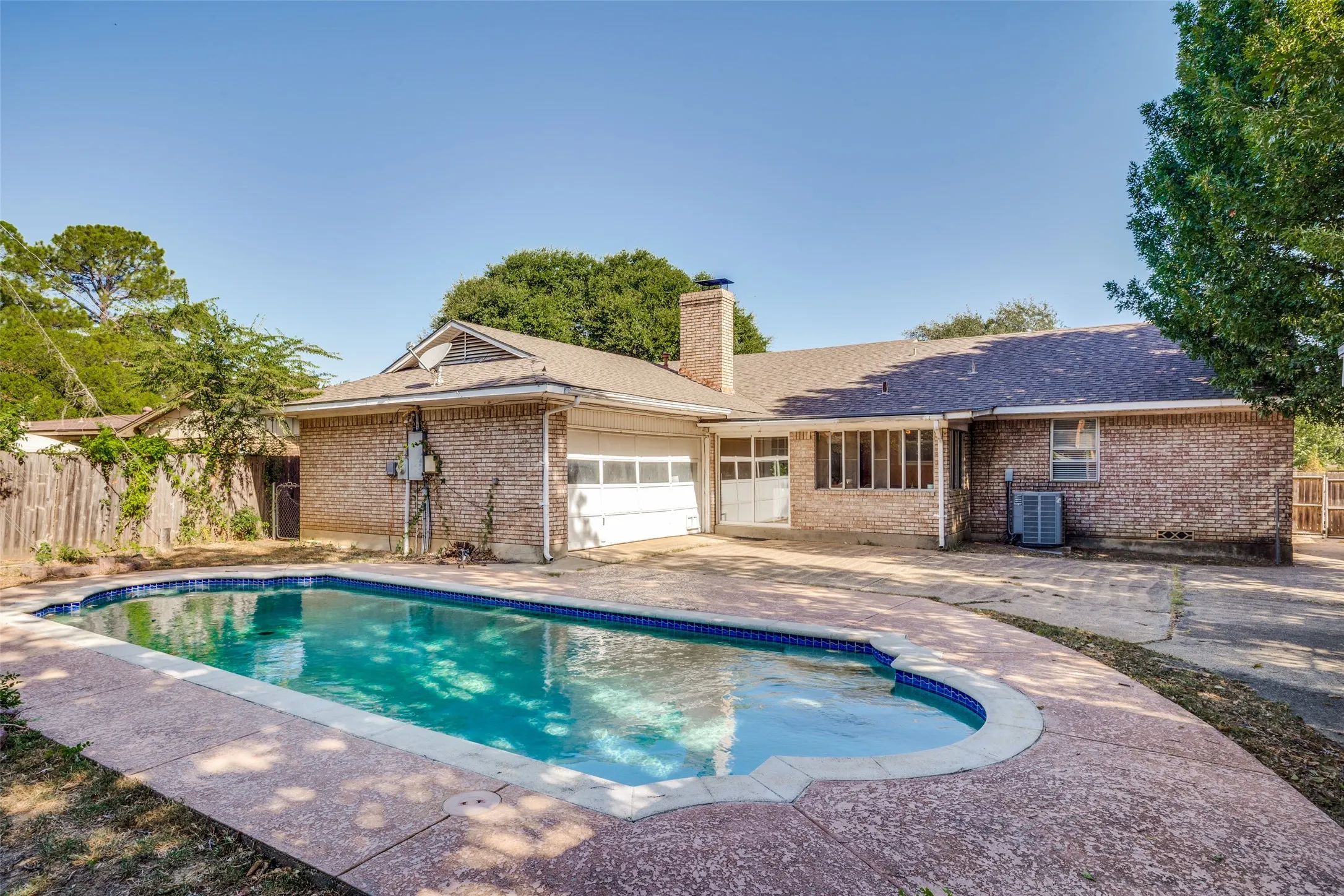 Single Family Residence For Sale in Denton County , 1319 Tulane Drive, Denton, Texas 76201, 3 Bedroom, 2 Bathroom, 2 Garage spaces, 1,914 Sqft, built in 1967, mls#21086255, Real Estate Agent in Denton, Homes For Sale in Denton county, Homes For Sale in Denton, Realtor in Denton Texas, Real Estate Brokerage Independent Realty Texas, Luminita Cordes Realtor