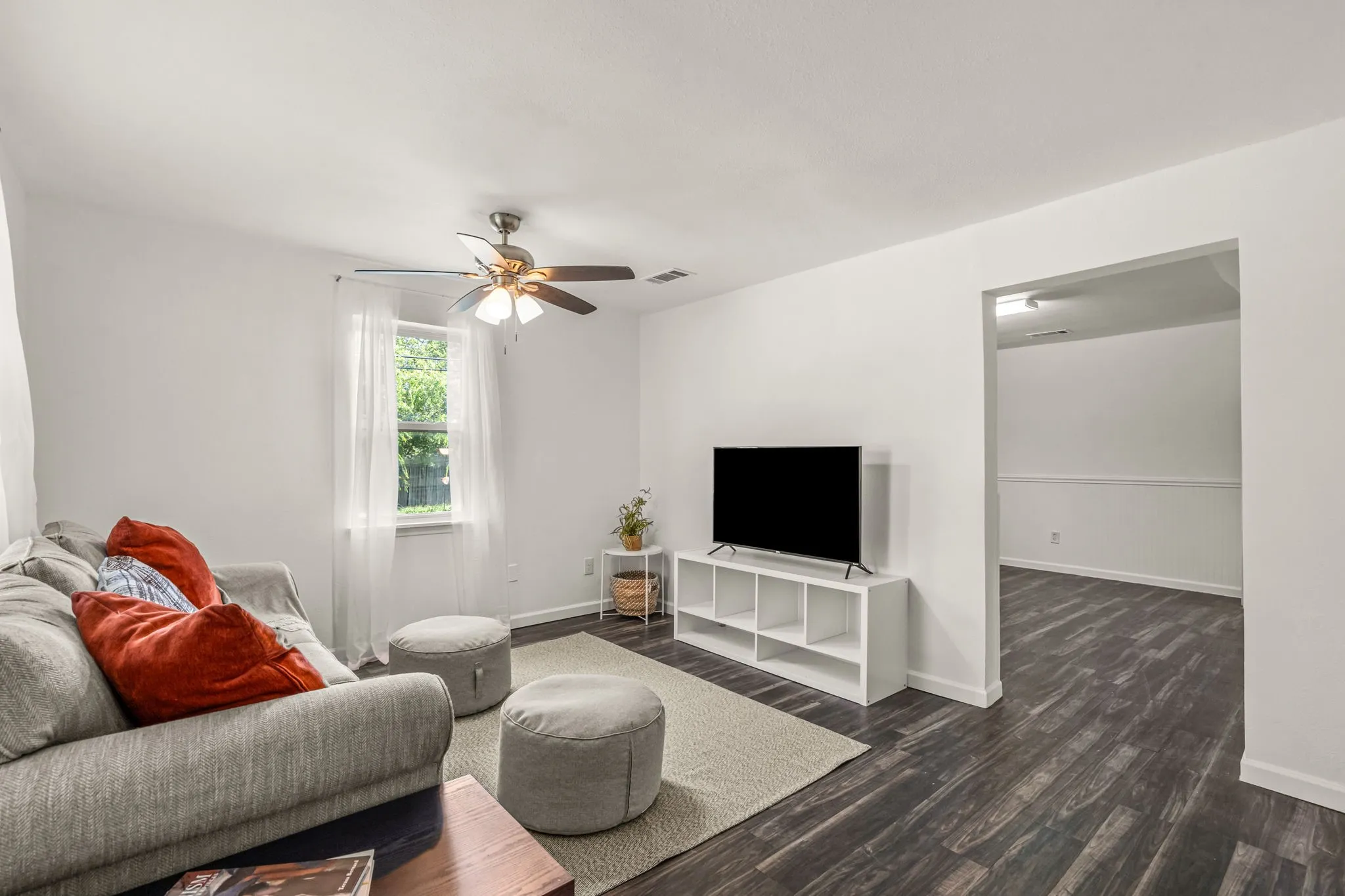 Single Family Residence For Sale in Denton County , 710 W Willow Street, Sanger, Texas 76266, 3 Bedrooms, 2 Bathrooms, 2 Garage spaces, 1,458 Sqft, built in 1980, Preowned, Price $285,000, mls#21092225, Real Estate Agent in Sanger, Homes For Sale in Denton county, Homes For Sale in Sanger, Realtor in Sanger Texas, Real Estate Brokerage Independent Realty Texas, Luminita Cordes Realtor