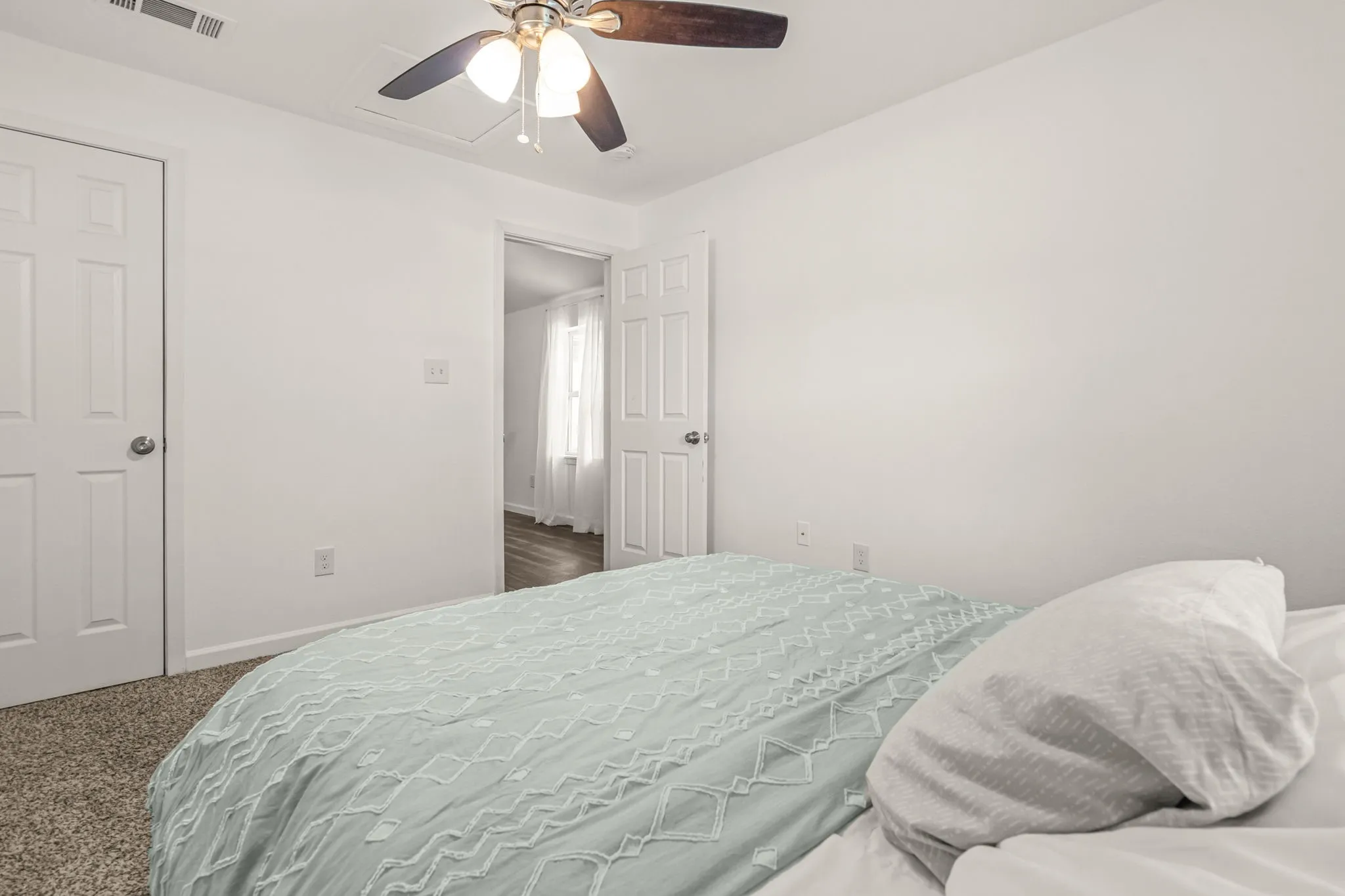 Single Family Residence For Sale in Denton County , 710 W Willow Street, Sanger, Texas 76266, 3 Bedrooms, 2 Bathrooms, 2 Garage spaces, 1,458 Sqft, built in 1980, Preowned, Price $285,000, mls#21092225, Real Estate Agent in Sanger, Homes For Sale in Denton county, Homes For Sale in Sanger, Realtor in Sanger Texas, Real Estate Brokerage Independent Realty Texas, Luminita Cordes Realtor