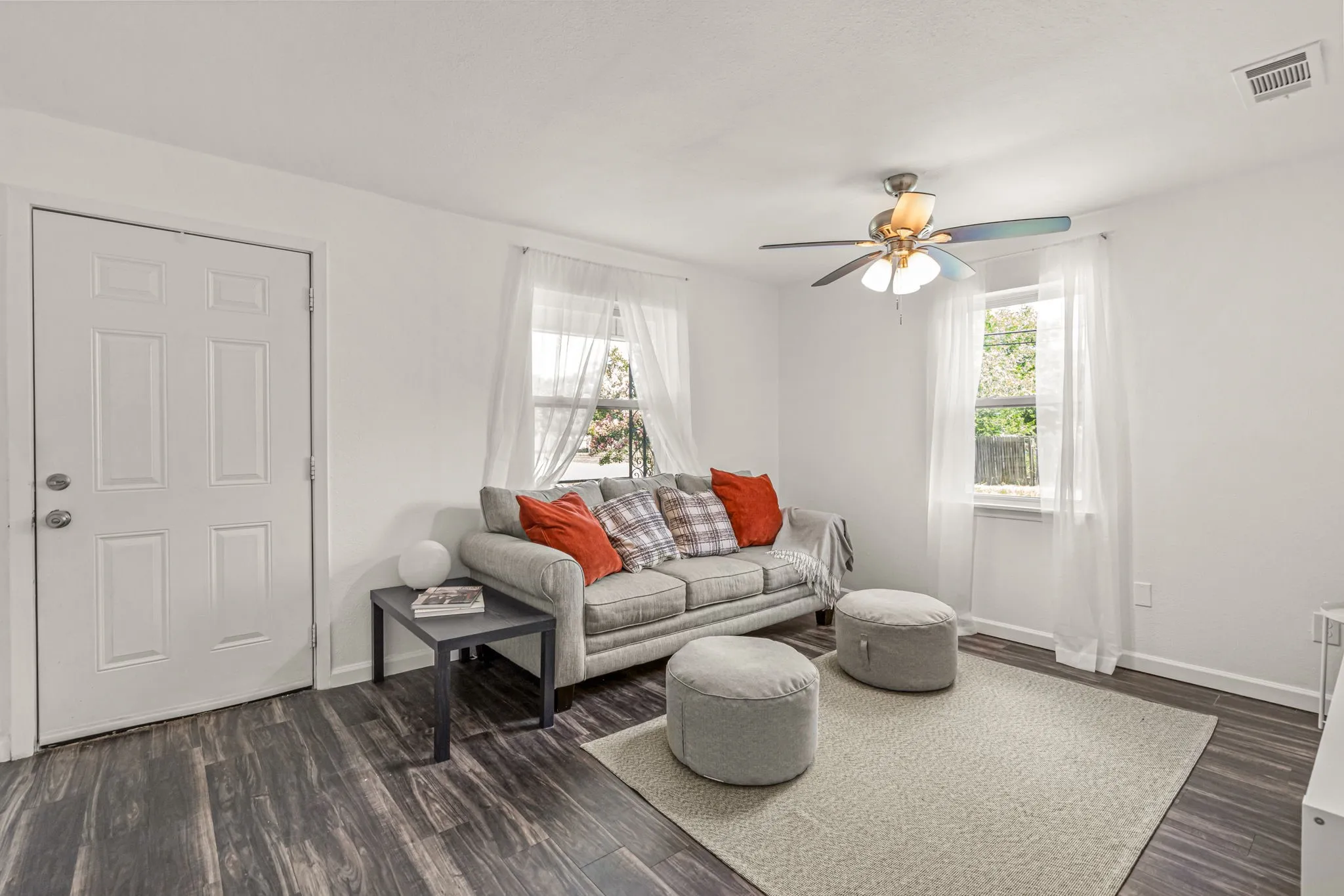 Single Family Residence For Sale in Denton County , 710 W Willow Street, Sanger, Texas 76266, 3 Bedrooms, 2 Bathrooms, 2 Garage spaces, 1,458 Sqft, built in 1980, Preowned, Price $285,000, mls#21092225, Real Estate Agent in Sanger, Homes For Sale in Denton county, Homes For Sale in Sanger, Realtor in Sanger Texas, Real Estate Brokerage Independent Realty Texas, Luminita Cordes Realtor