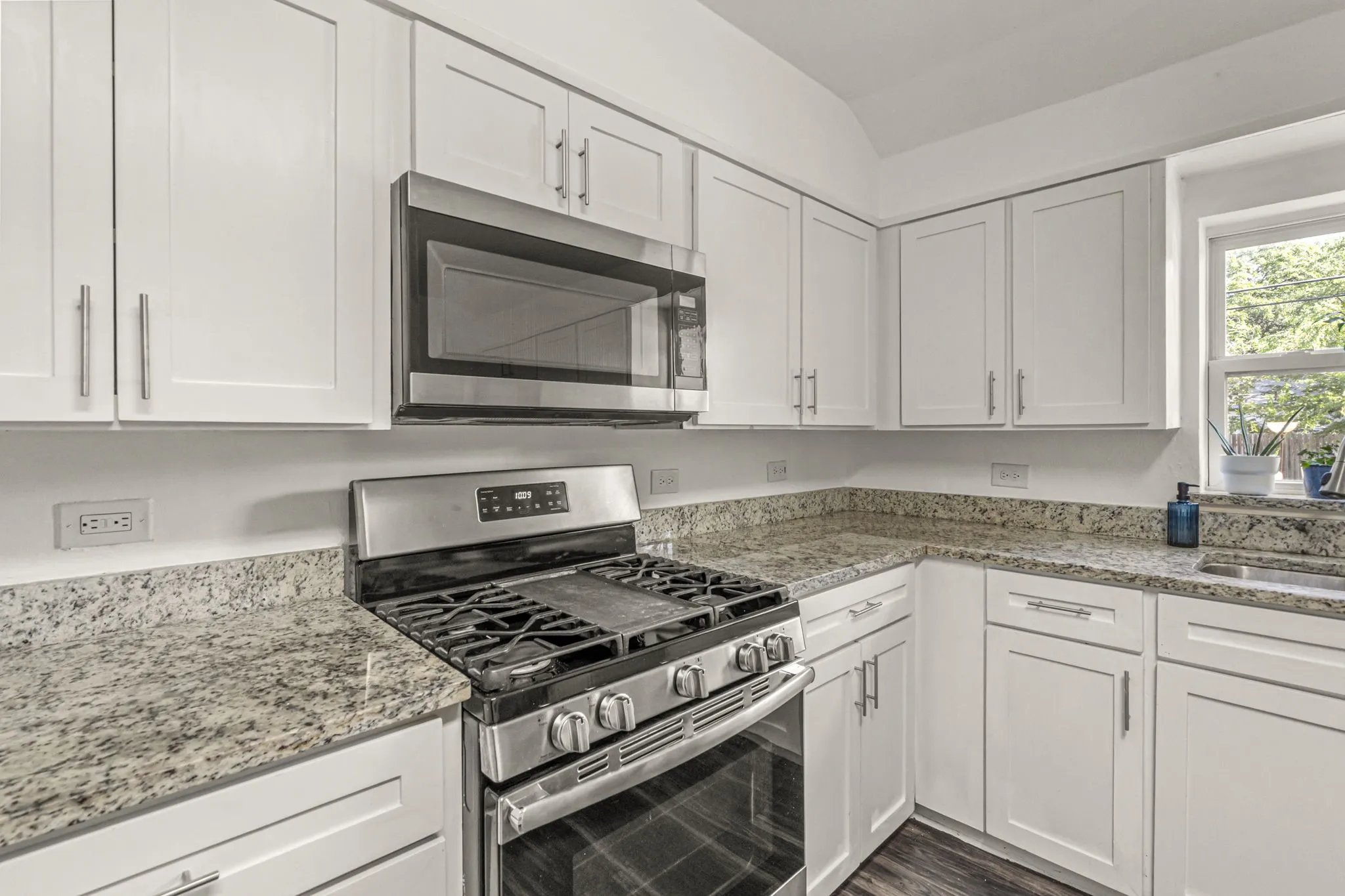 Single Family Residence For Sale in Denton County , 710 W Willow Street, Sanger, Texas 76266, 3 Bedrooms, 2 Bathrooms, 2 Garage spaces, 1,458 Sqft, built in 1980, Preowned, Price $285,000, mls#21092225, Real Estate Agent in Sanger, Homes For Sale in Denton county, Homes For Sale in Sanger, Realtor in Sanger Texas, Real Estate Brokerage Independent Realty Texas, Luminita Cordes Realtor