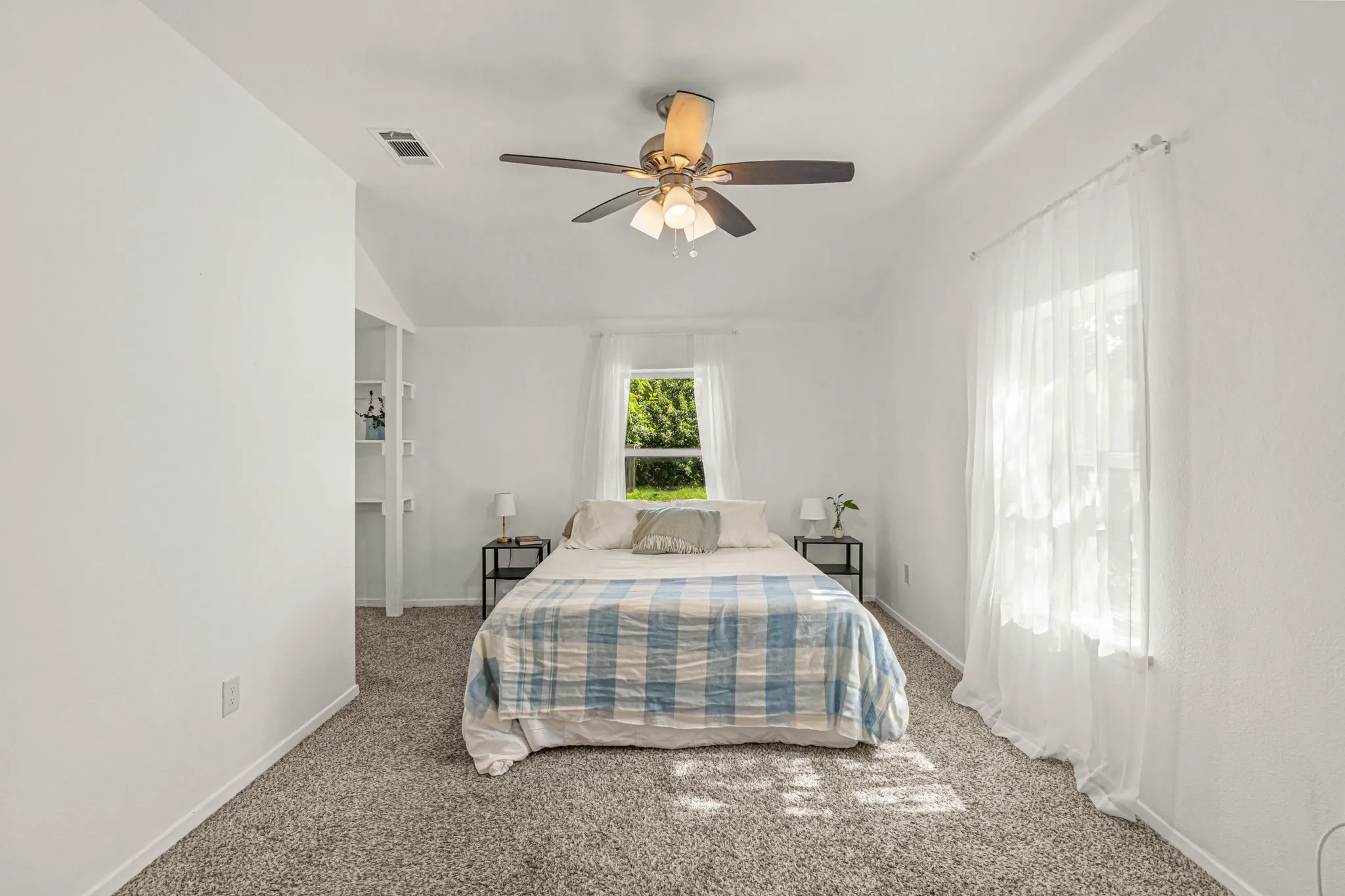Single Family Residence For Sale in Denton County , 710 W Willow Street, Sanger, Texas 76266, 3 Bedrooms, 2 Bathrooms, 2 Garage spaces, 1,458 Sqft, built in 1980, Preowned, Price $285,000, mls#21092225, Real Estate Agent in Sanger, Homes For Sale in Denton county, Homes For Sale in Sanger, Realtor in Sanger Texas, Real Estate Brokerage Independent Realty Texas, Luminita Cordes Realtor