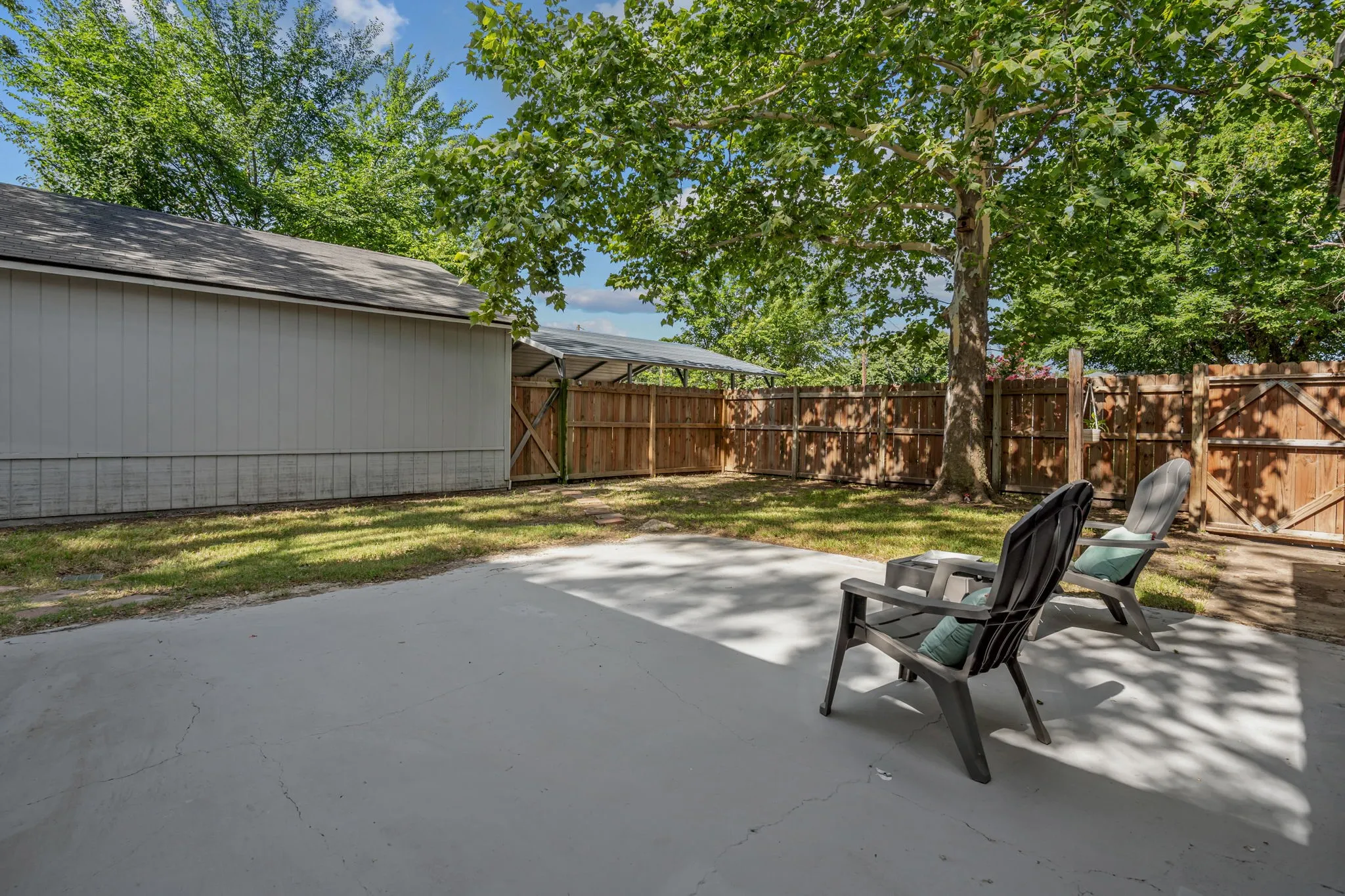 Single Family Residence For Sale in Denton County , 710 W Willow Street, Sanger, Texas 76266, 3 Bedrooms, 2 Bathrooms, 2 Garage spaces, 1,458 Sqft, built in 1980, Preowned, Price $285,000, mls#21092225, Real Estate Agent in Sanger, Homes For Sale in Denton county, Homes For Sale in Sanger, Realtor in Sanger Texas, Real Estate Brokerage Independent Realty Texas, Luminita Cordes Realtor