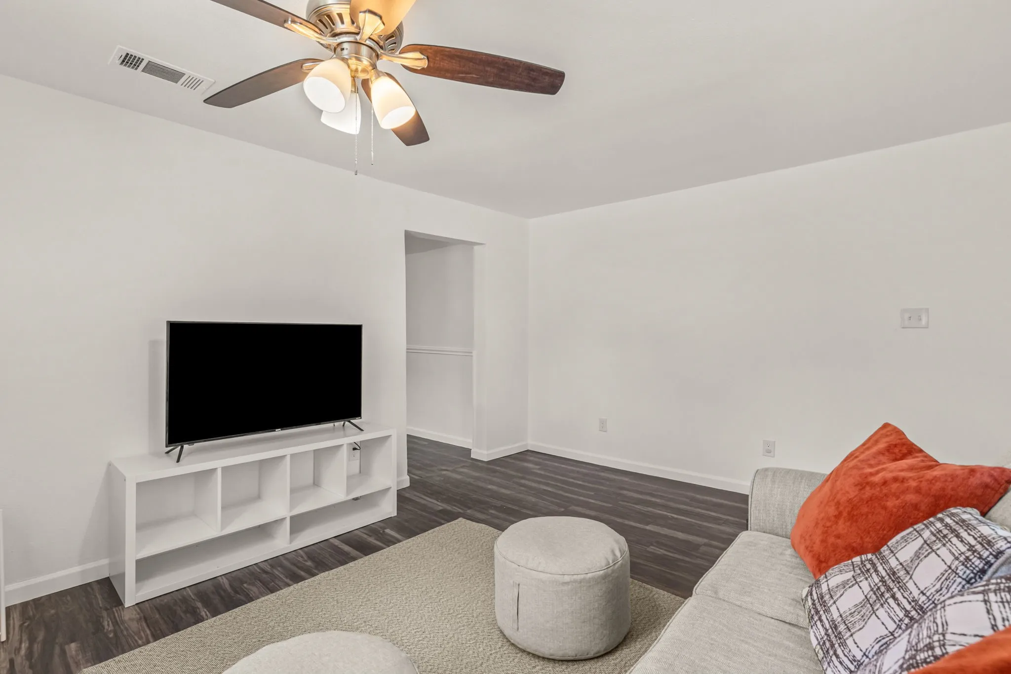 Single Family Residence For Sale in Denton County , 710 W Willow Street, Sanger, Texas 76266, 3 Bedrooms, 2 Bathrooms, 2 Garage spaces, 1,458 Sqft, built in 1980, Preowned, Price $285,000, mls#21092225, Real Estate Agent in Sanger, Homes For Sale in Denton county, Homes For Sale in Sanger, Realtor in Sanger Texas, Real Estate Brokerage Independent Realty Texas, Luminita Cordes Realtor