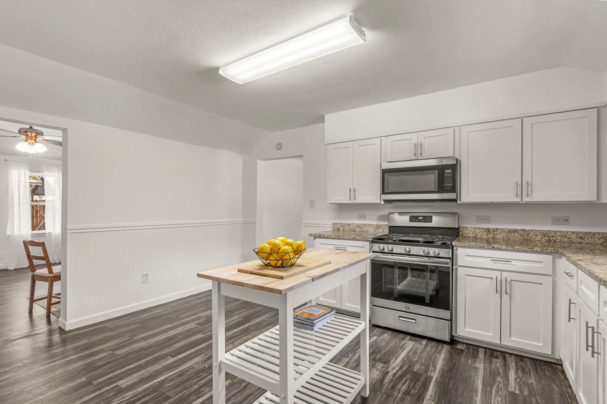 Single Family Residence For Sale in Denton County , 710 W Willow Street, Sanger, Texas 76266, 3 Bedrooms, 2 Bathrooms, 2 Garage spaces, 1,458 Sqft, built in 1980, Preowned, Price $285,000, mls#21092225, Real Estate Agent in Sanger, Homes For Sale in Denton county, Homes For Sale in Sanger, Realtor in Sanger Texas, Real Estate Brokerage Independent Realty Texas, Luminita Cordes Realtor