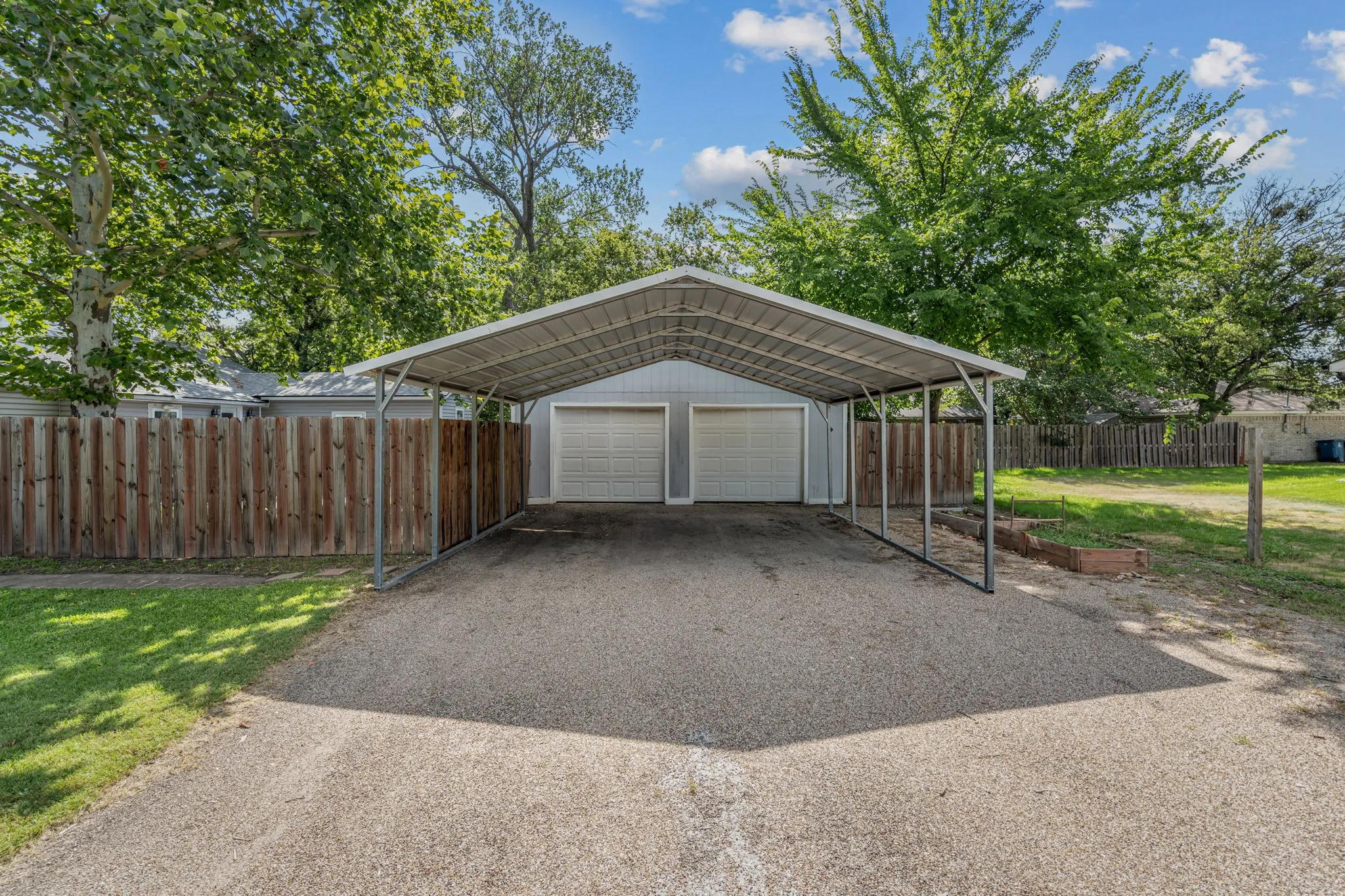 Single Family Residence For Sale in Denton County , 710 W Willow Street, Sanger, Texas 76266, 3 Bedrooms, 2 Bathrooms, 2 Garage spaces, 1,458 Sqft, built in 1980, Preowned, Price $285,000, mls#21092225, Real Estate Agent in Sanger, Homes For Sale in Denton county, Homes For Sale in Sanger, Realtor in Sanger Texas, Real Estate Brokerage Independent Realty Texas, Luminita Cordes Realtor