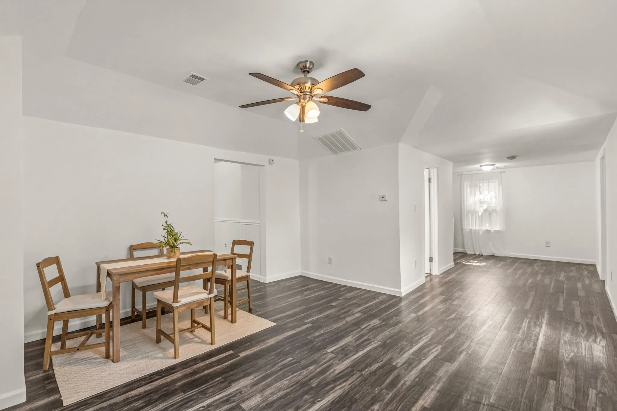 Single Family Residence For Sale in Denton County , 710 W Willow Street, Sanger, Texas 76266, 3 Bedrooms, 2 Bathrooms, 2 Garage spaces, 1,458 Sqft, built in 1980, Preowned, Price $285,000, mls#21092225, Real Estate Agent in Sanger, Homes For Sale in Denton county, Homes For Sale in Sanger, Realtor in Sanger Texas, Real Estate Brokerage Independent Realty Texas, Luminita Cordes Realtor