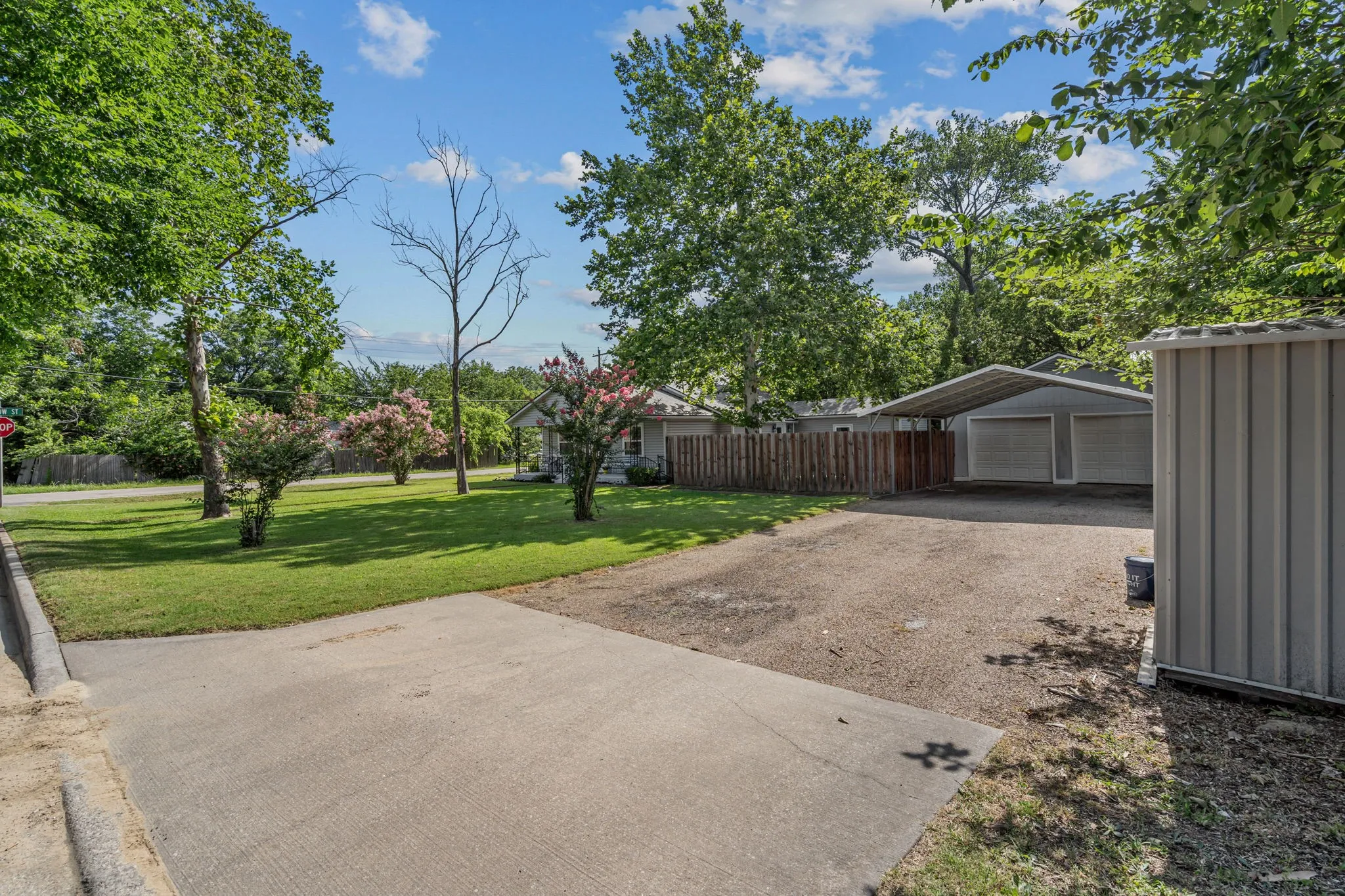 Single Family Residence For Sale in Denton County , 710 W Willow Street, Sanger, Texas 76266, 3 Bedrooms, 2 Bathrooms, 2 Garage spaces, 1,458 Sqft, built in 1980, Preowned, Price $285,000, mls#21092225, Real Estate Agent in Sanger, Homes For Sale in Denton county, Homes For Sale in Sanger, Realtor in Sanger Texas, Real Estate Brokerage Independent Realty Texas, Luminita Cordes Realtor