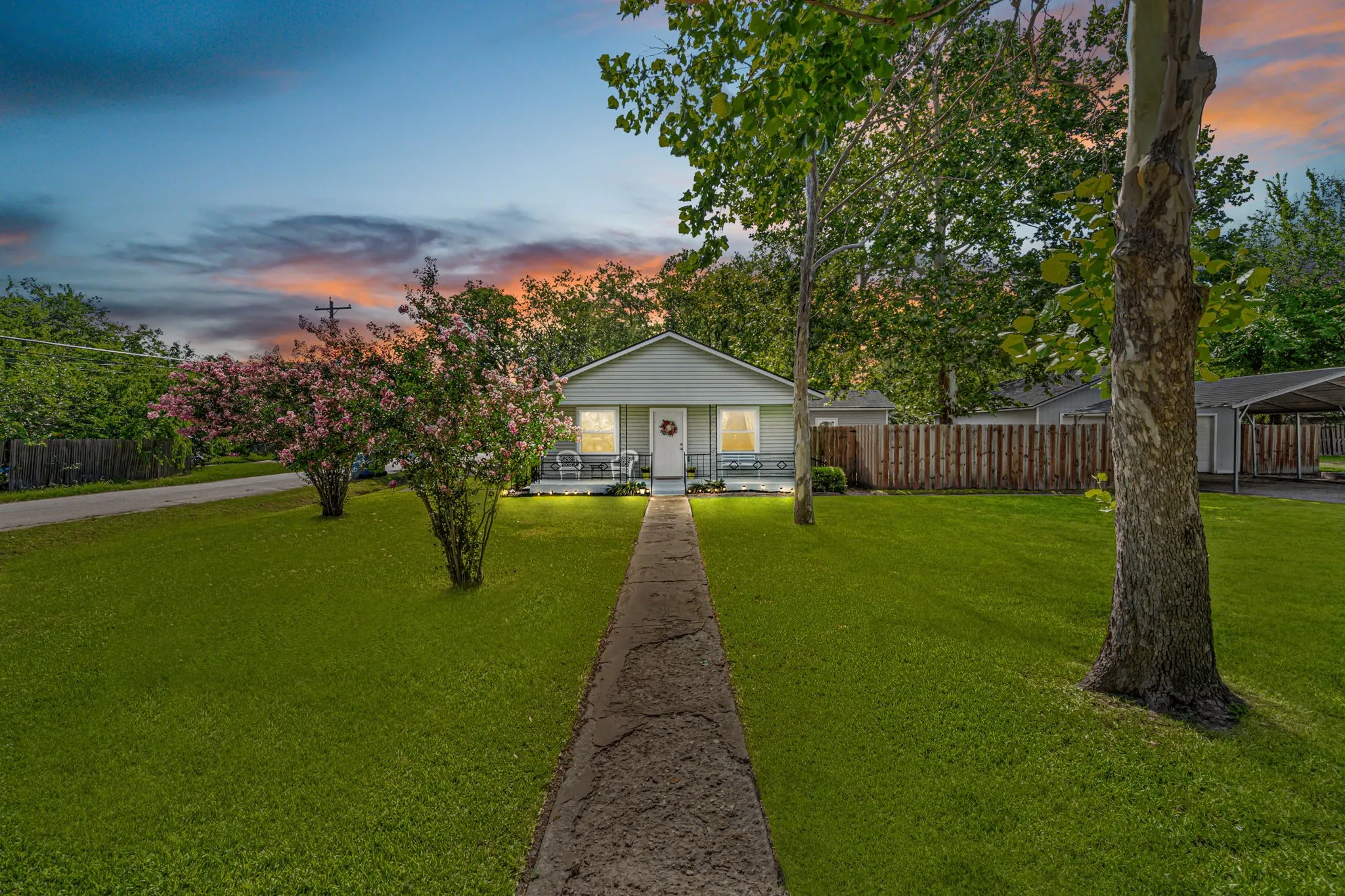 Single Family Residence For Sale in Denton County , 710 W Willow Street, Sanger, Texas 76266, 3 Bedrooms, 2 Bathrooms, 2 Garage spaces, 1,458 Sqft, built in 1980, Preowned, Price $285,000, mls#21092225, Real Estate Agent in Sanger, Homes For Sale in Denton county, Homes For Sale in Sanger, Realtor in Sanger Texas, Real Estate Brokerage Independent Realty Texas, Luminita Cordes Realtor