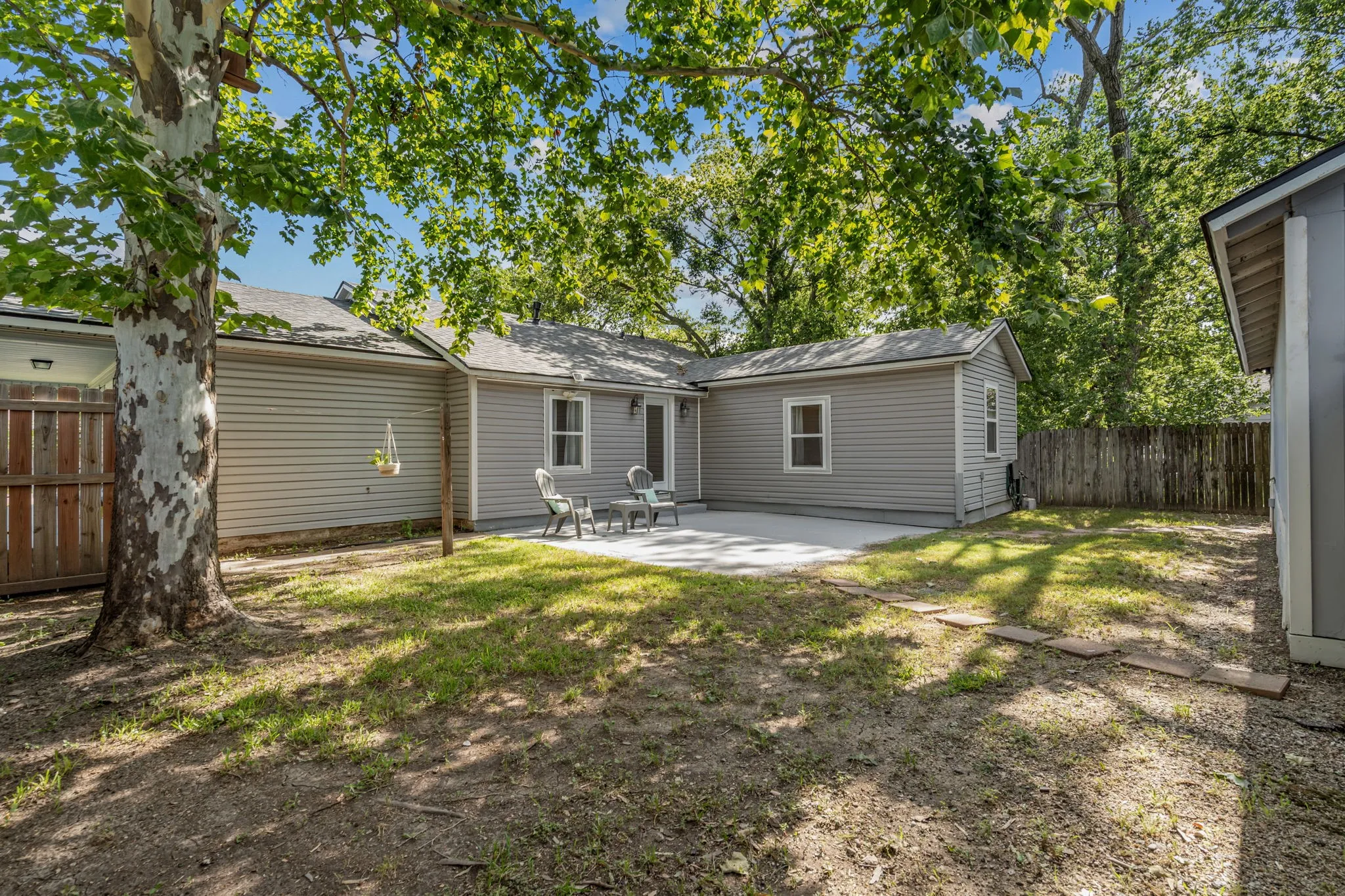 Single Family Residence For Sale in Denton County , 710 W Willow Street, Sanger, Texas 76266, 3 Bedrooms, 2 Bathrooms, 2 Garage spaces, 1,458 Sqft, built in 1980, Preowned, Price $285,000, mls#21092225, Real Estate Agent in Sanger, Homes For Sale in Denton county, Homes For Sale in Sanger, Realtor in Sanger Texas, Real Estate Brokerage Independent Realty Texas, Luminita Cordes Realtor