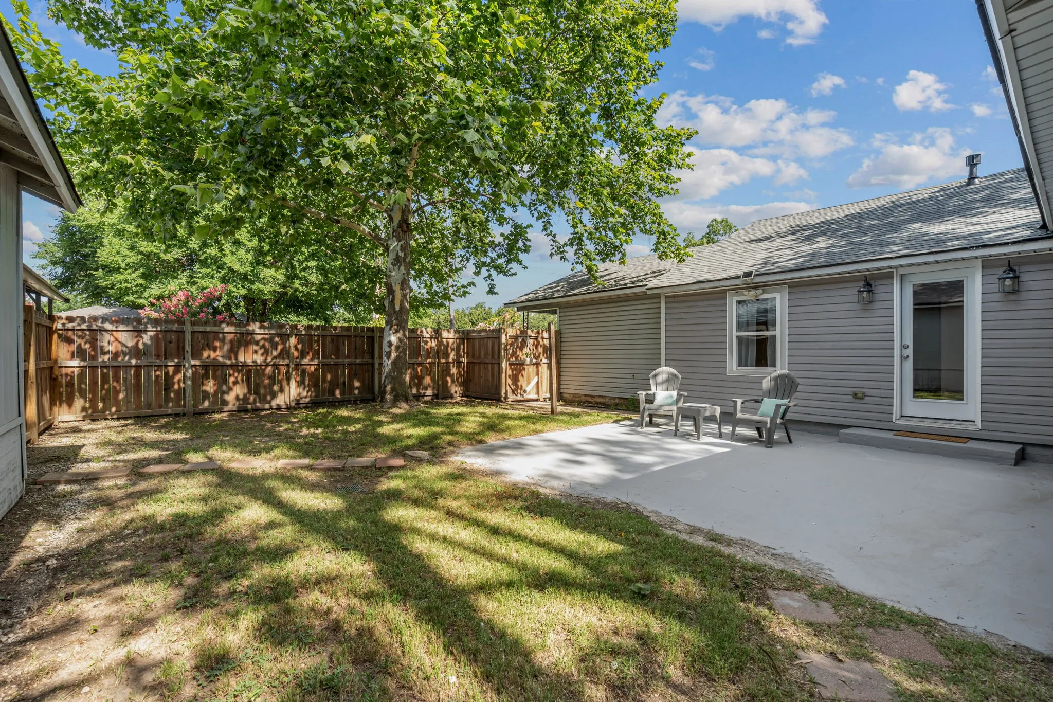 Single Family Residence For Sale in Denton County , 710 W Willow Street, Sanger, Texas 76266, 3 Bedrooms, 2 Bathrooms, 2 Garage spaces, 1,458 Sqft, built in 1980, Preowned, Price $285,000, mls#21092225, Real Estate Agent in Sanger, Homes For Sale in Denton county, Homes For Sale in Sanger, Realtor in Sanger Texas, Real Estate Brokerage Independent Realty Texas, Luminita Cordes Realtor