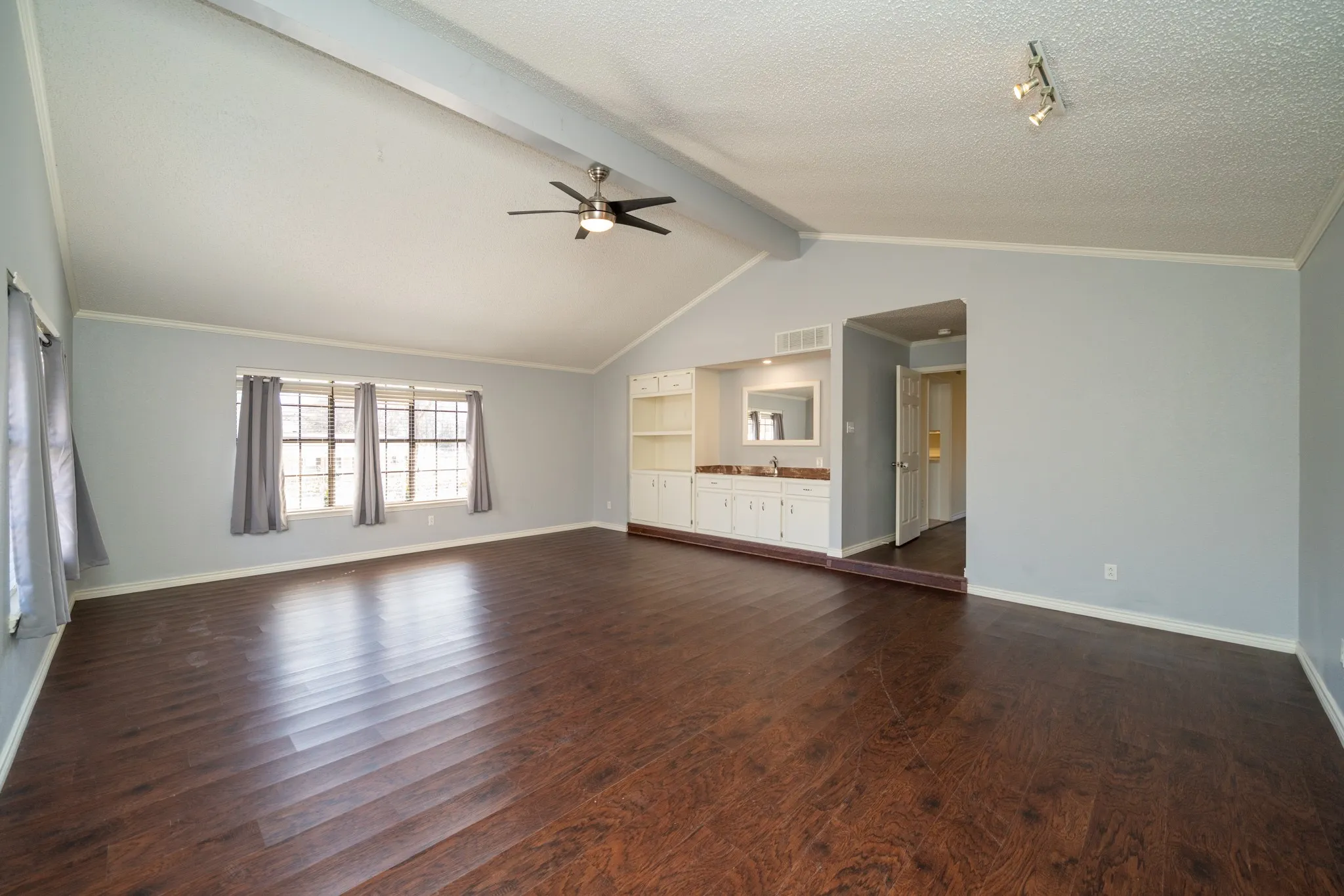 Single Family Residence For Sale in Gregg County , 2801 Northridge Drive, Longview, Texas 75605, 5 Bedroom, 3 Bathroom, 1 Garage spaces, 3,140 Sqft, built in 1983, Preowned, mls#21089664, Real Estate Agent in Longview, Homes For Sale in Gregg county, Homes For Sale in Longview, Realtor in Longview Texas, Real Estate Brokerage Independent Realty Texas, Luminita Cordes Realtor