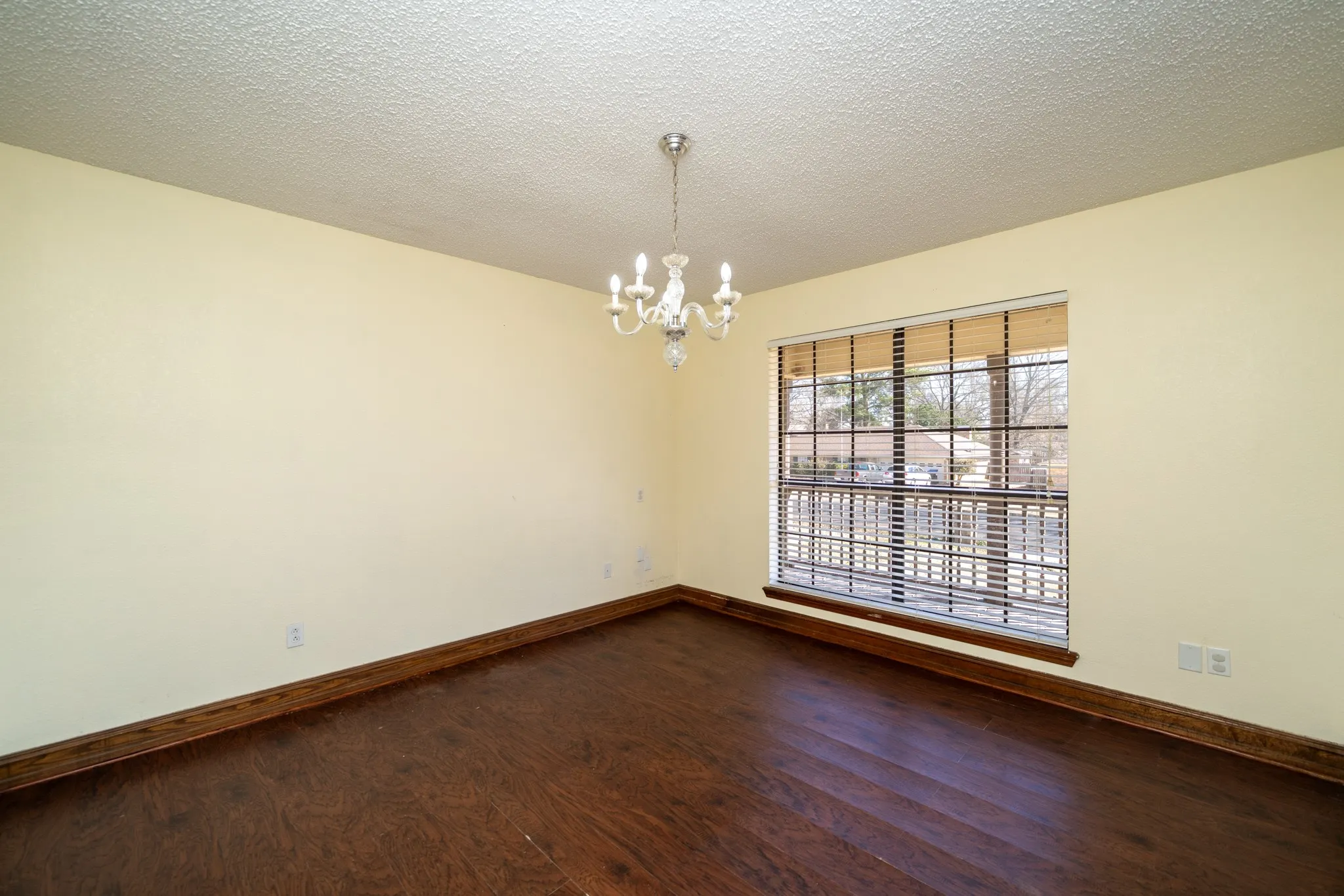 Single Family Residence For Sale in Gregg County , 2801 Northridge Drive, Longview, Texas 75605, 5 Bedroom, 3 Bathroom, 1 Garage spaces, 3,140 Sqft, built in 1983, Preowned, mls#21089664, Real Estate Agent in Longview, Homes For Sale in Gregg county, Homes For Sale in Longview, Realtor in Longview Texas, Real Estate Brokerage Independent Realty Texas, Luminita Cordes Realtor