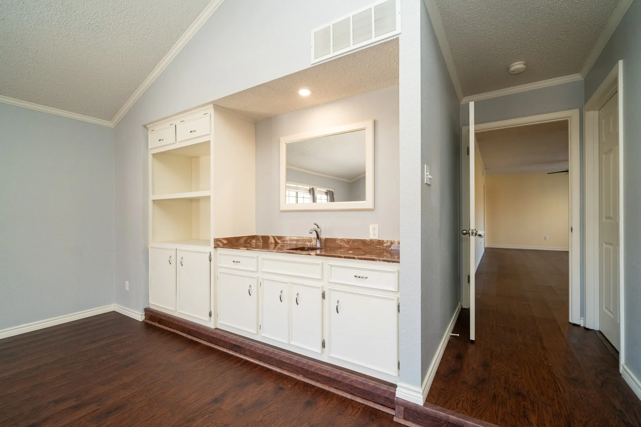Single Family Residence For Sale in Gregg County , 2801 Northridge Drive, Longview, Texas 75605, 5 Bedroom, 3 Bathroom, 1 Garage spaces, 3,140 Sqft, built in 1983, Preowned, mls#21089664, Real Estate Agent in Longview, Homes For Sale in Gregg county, Homes For Sale in Longview, Realtor in Longview Texas, Real Estate Brokerage Independent Realty Texas, Luminita Cordes Realtor