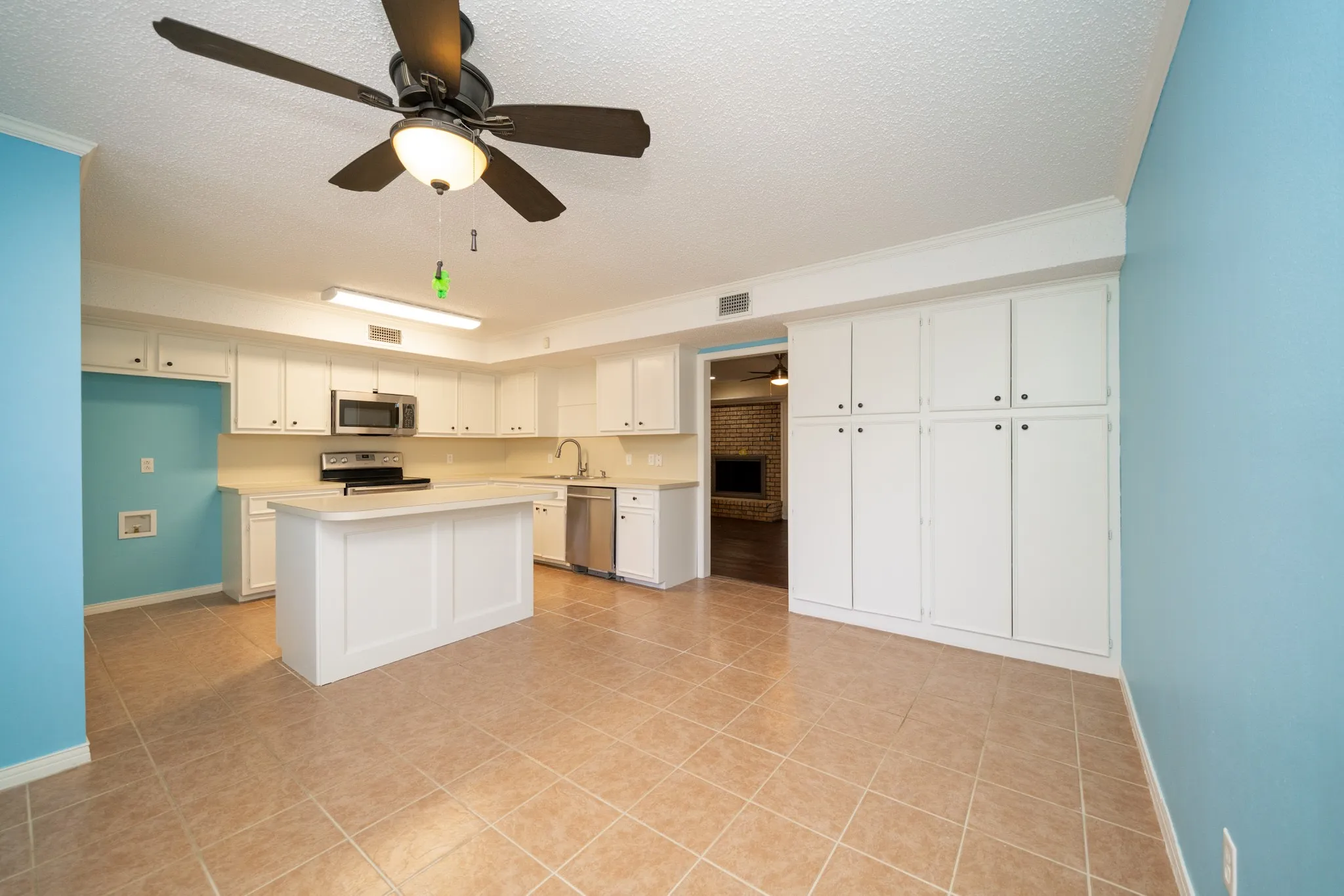 Single Family Residence For Sale in Gregg County , 2801 Northridge Drive, Longview, Texas 75605, 5 Bedroom, 3 Bathroom, 1 Garage spaces, 3,140 Sqft, built in 1983, Preowned, mls#21089664, Real Estate Agent in Longview, Homes For Sale in Gregg county, Homes For Sale in Longview, Realtor in Longview Texas, Real Estate Brokerage Independent Realty Texas, Luminita Cordes Realtor