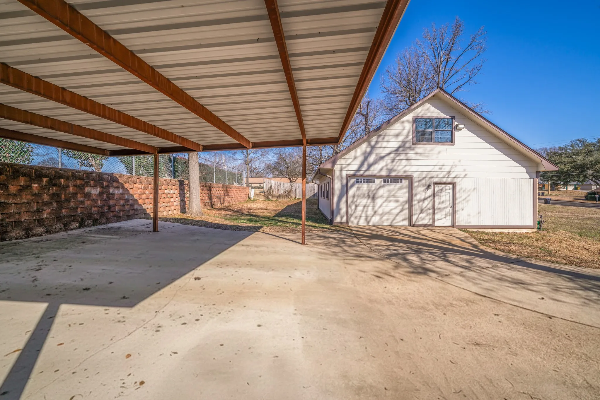 Single Family Residence For Sale in Gregg County , 2801 Northridge Drive, Longview, Texas 75605, 5 Bedroom, 3 Bathroom, 1 Garage spaces, 3,140 Sqft, built in 1983, Preowned, mls#21089664, Real Estate Agent in Longview, Homes For Sale in Gregg county, Homes For Sale in Longview, Realtor in Longview Texas, Real Estate Brokerage Independent Realty Texas, Luminita Cordes Realtor
