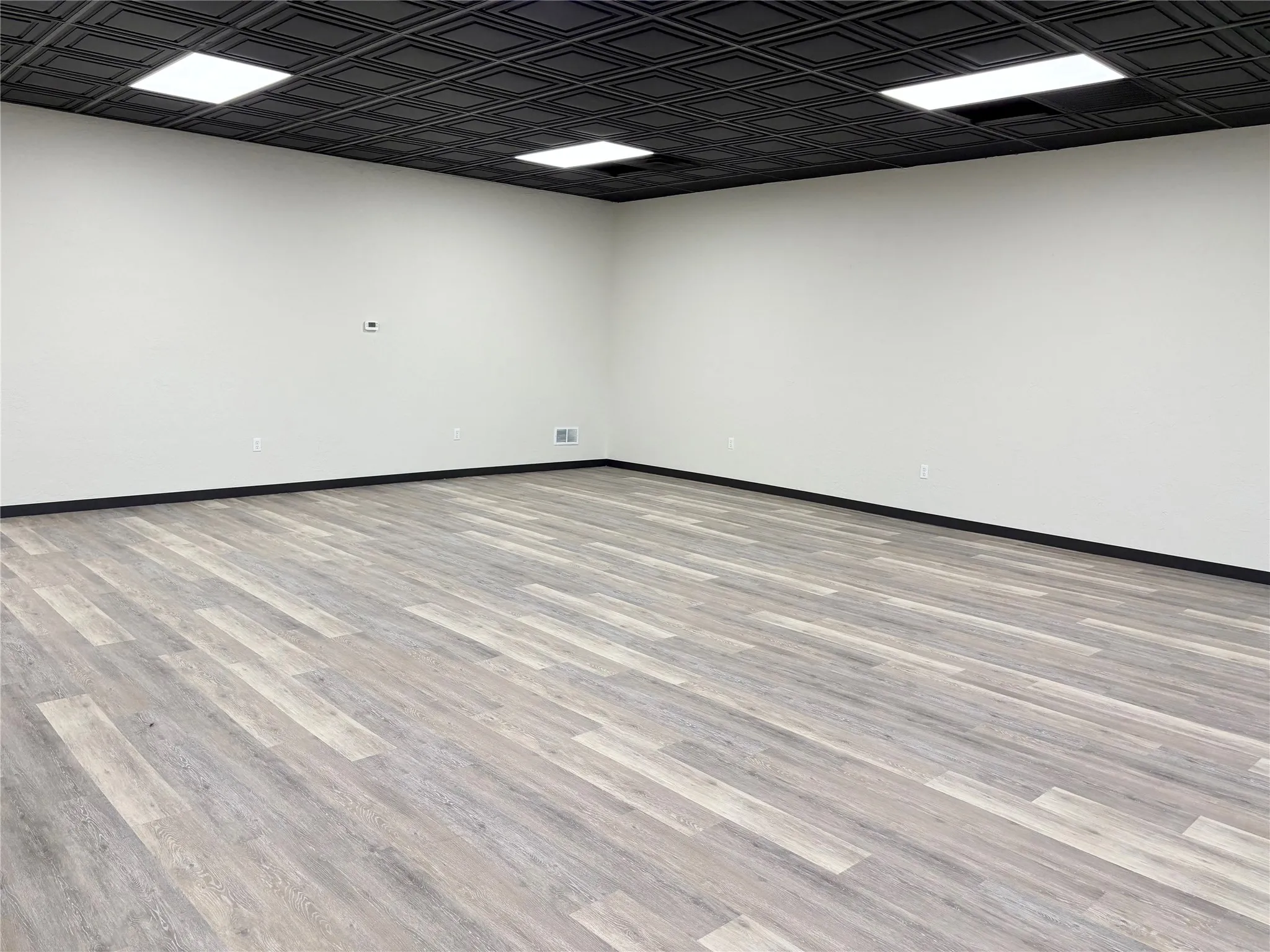 Business For Rent in Grayson County , 27790 State Highway 56 A, Whitesboro, Texas 76273, 0, 0, Garage spaces, 1,740 Sqft, built in 1963, Preowned, mls#21089812, Real Estate Agent in Whitesboro, Homes For Rent in Grayson county, Homes For Rent in Whitesboro, Realtor in Whitesboro Texas, Real Estate Brokerage Independent Realty Texas, Luminita Cordes Realtor