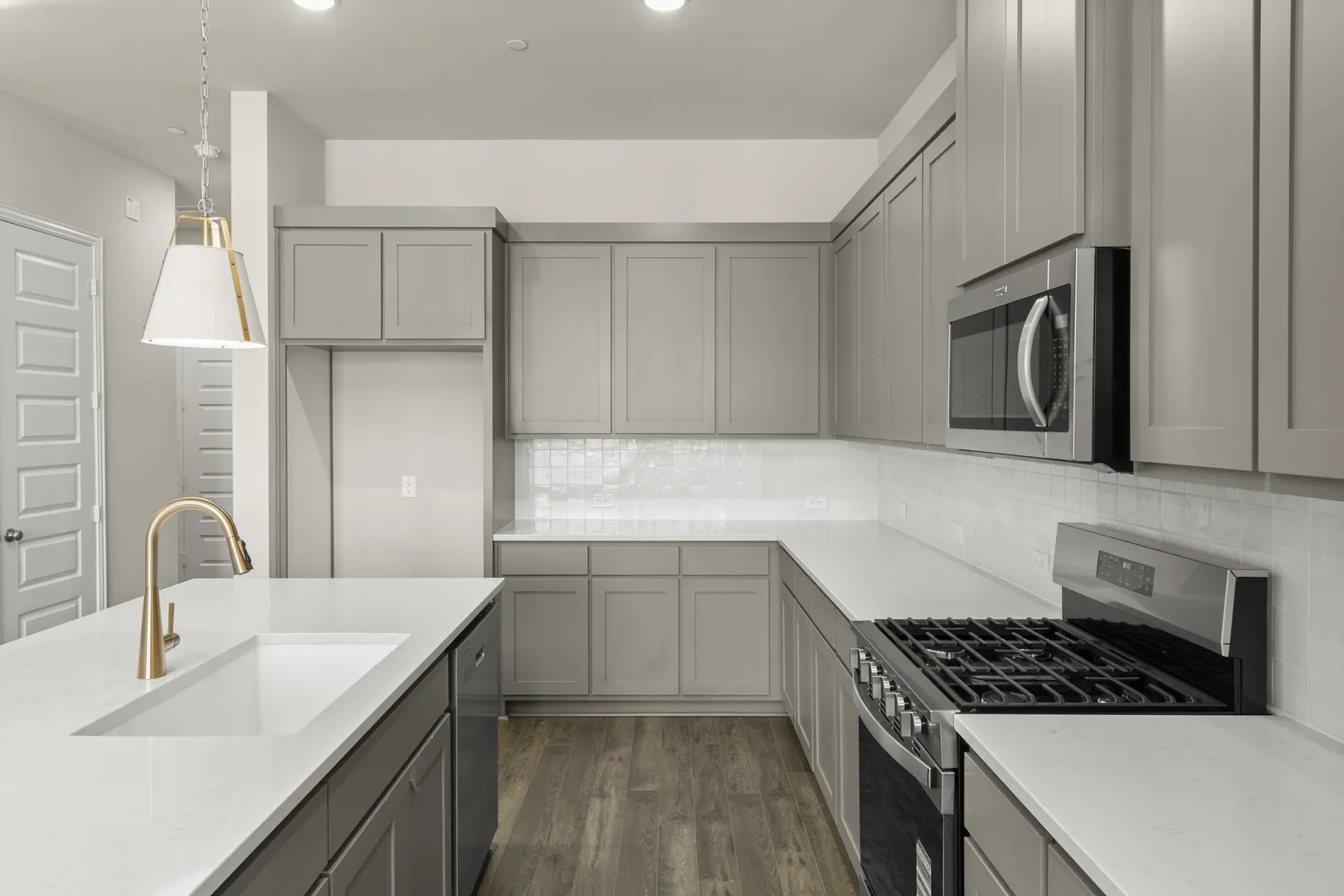 10. 3904 Keya - Kitchen (4)
